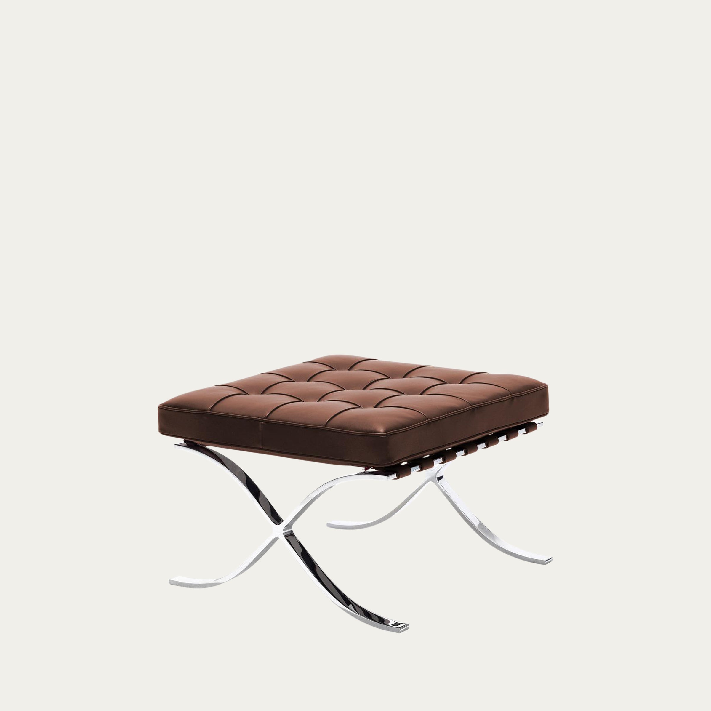 Mittelbrauner Barcelona Hocker mit gestepptem Lederpolster und glänzendem X-Gestell