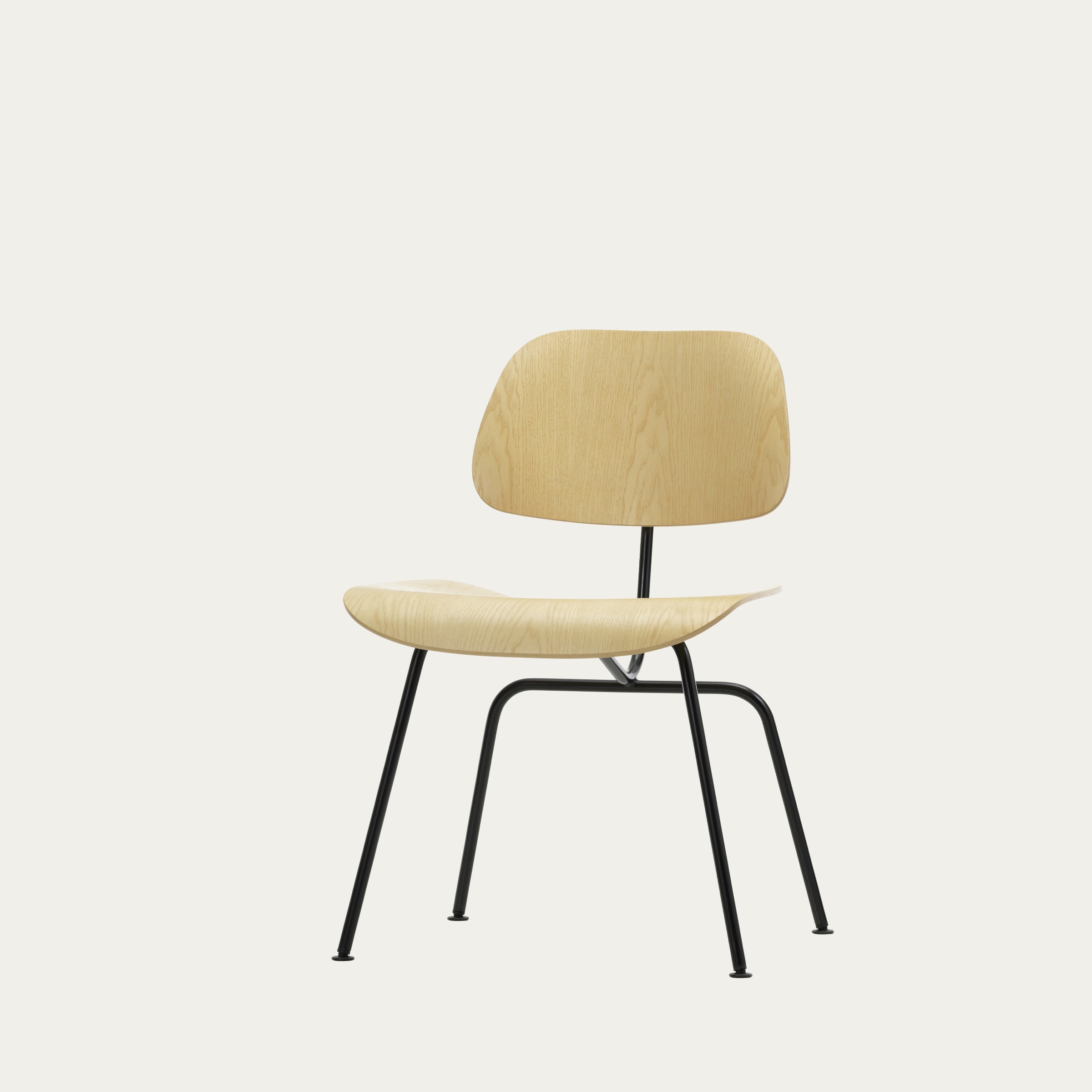 DCM Designstuhl von Charles & Ray Eames mit hellem Formsperrholz und stabilem Vierbein-Metallgestell für Ess- und Arbeitsbereiche