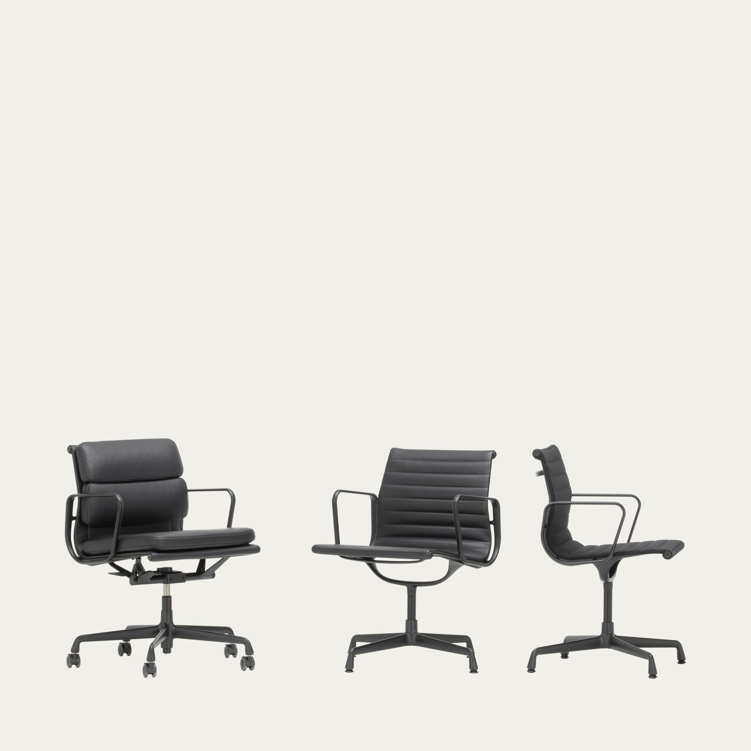 Frontansicht des EA 108 Aluminium Bürostuhls von Charles & Ray Eames mit schwarzer Lederpolsterung und Drehfunktion