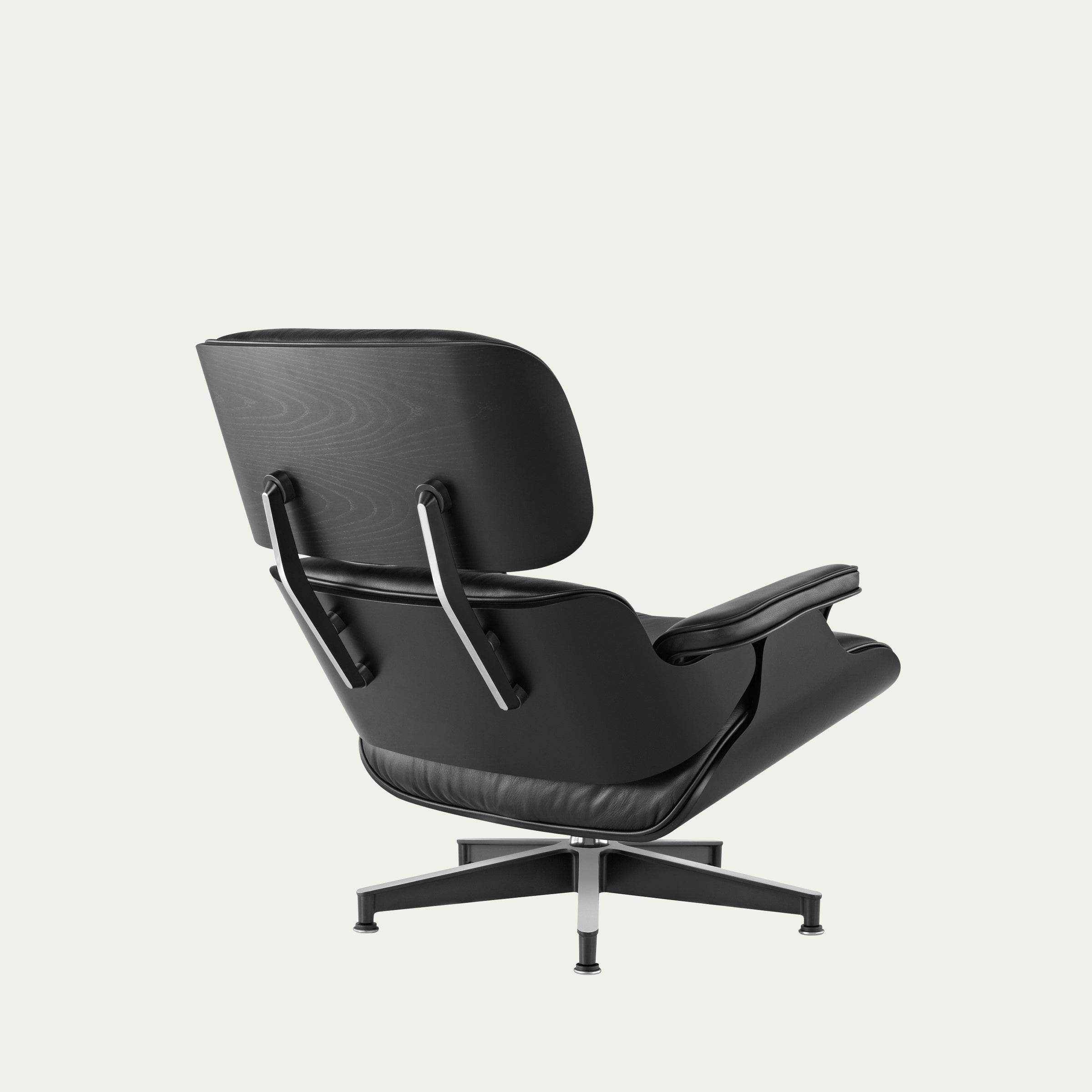 Rückansicht des Eames Lounge Chair von Charles & Ray Eames in komplett schwarzer Leder- und Holz-Ausführung