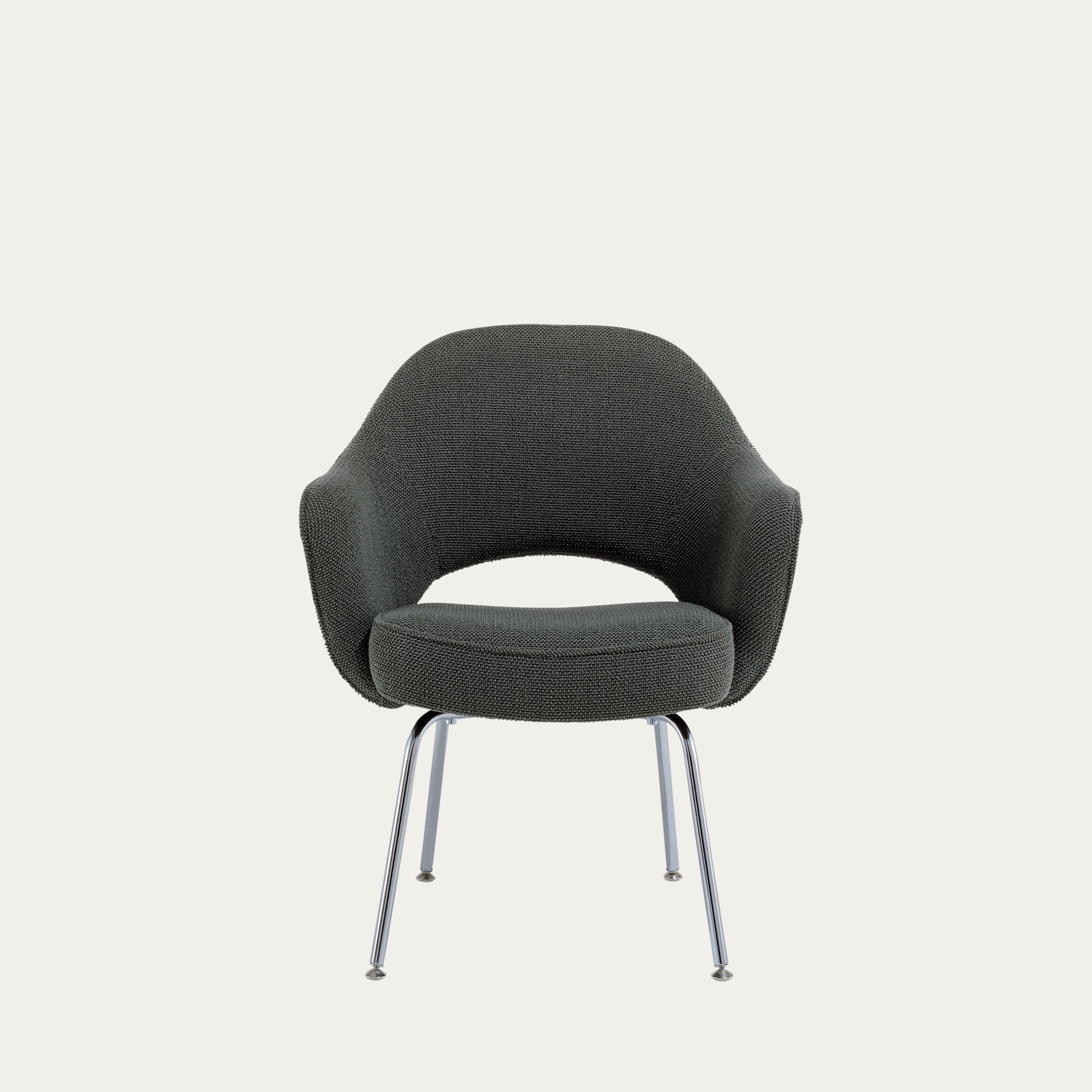 Executive Chair von Eero Saarinen 1946 in dunkler Stoffausführung mit organischer Form und verchromtem Gestell