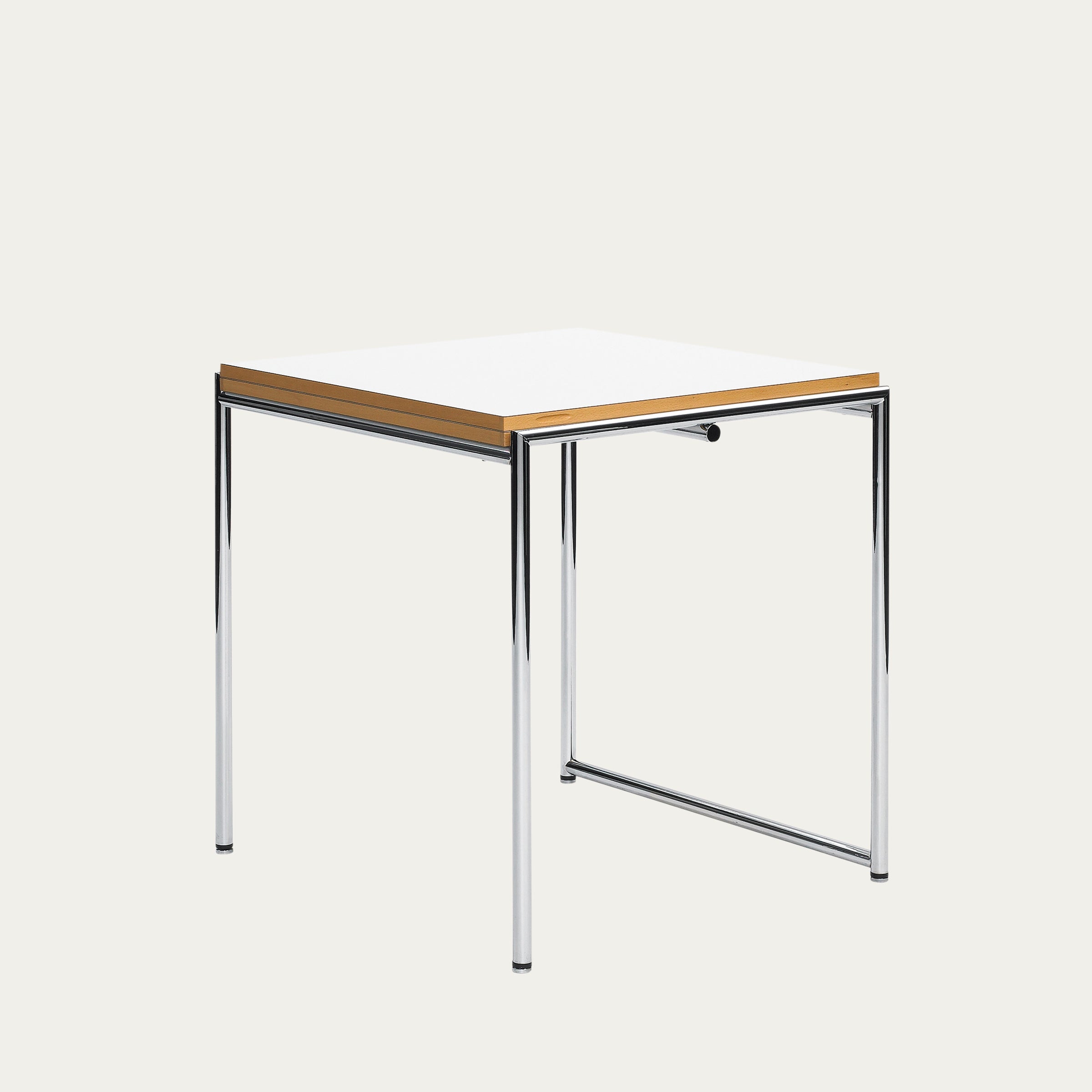 Jean Table von Eileen Gray 1929 mit weißer Tischplatte, Holzrand und verchromtem Stahlgestell, ikonischer Bauhaus-Designklassiker