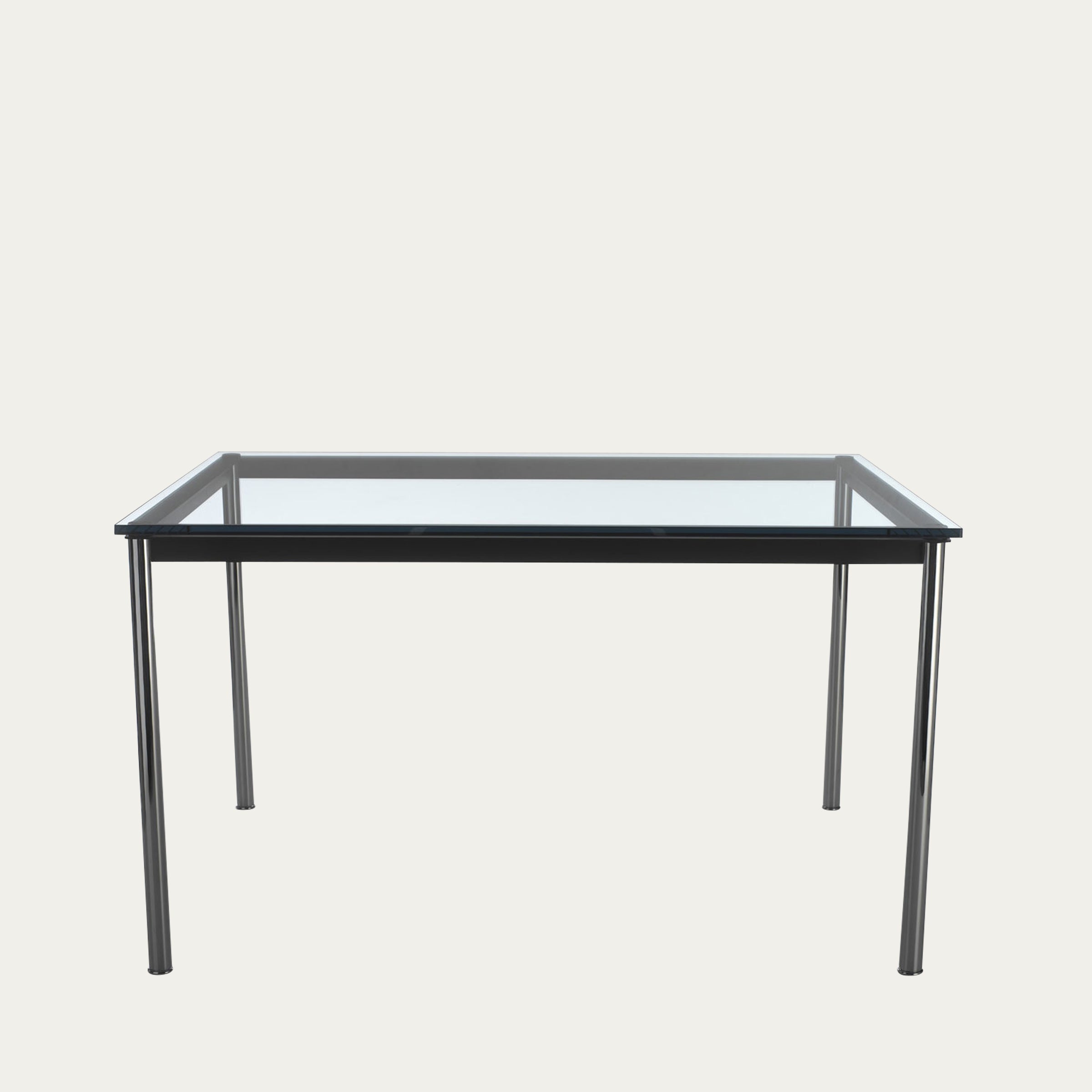 Höherer LC10-P Tisch von Le Corbusier mit Klarglasplatte und verchromten Rundbeinen, frontale Ansicht