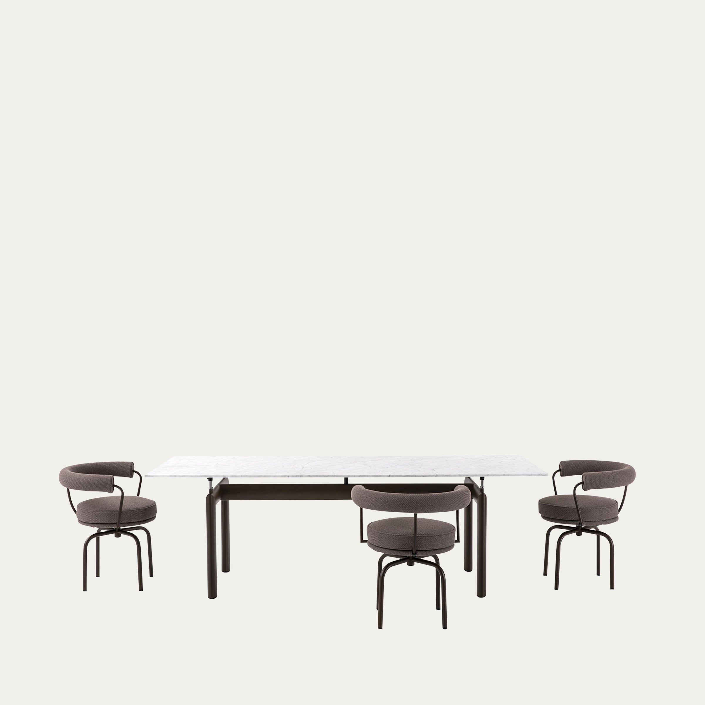 LC6 Tisch mit heller Steinplatte und braunem Rundrohrgestell, kombiniert mit vier passenden LC7 Stühlen in Stoff