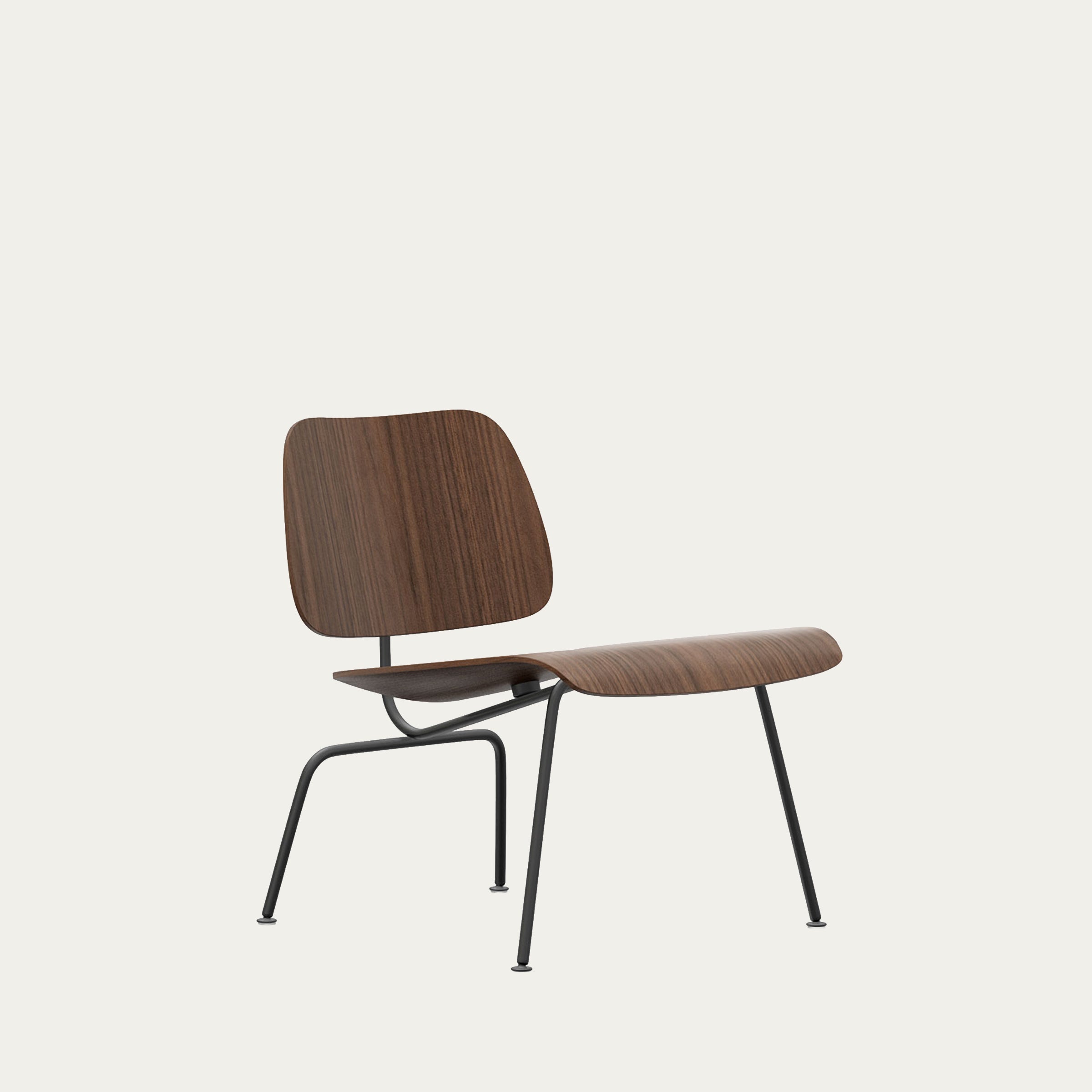 Designklassiker LCM Chair von Charles & Ray Eames (1945), ergonomisch geformter Sitz aus dunklem Holzfurnier und schwarzem Stahlgestell