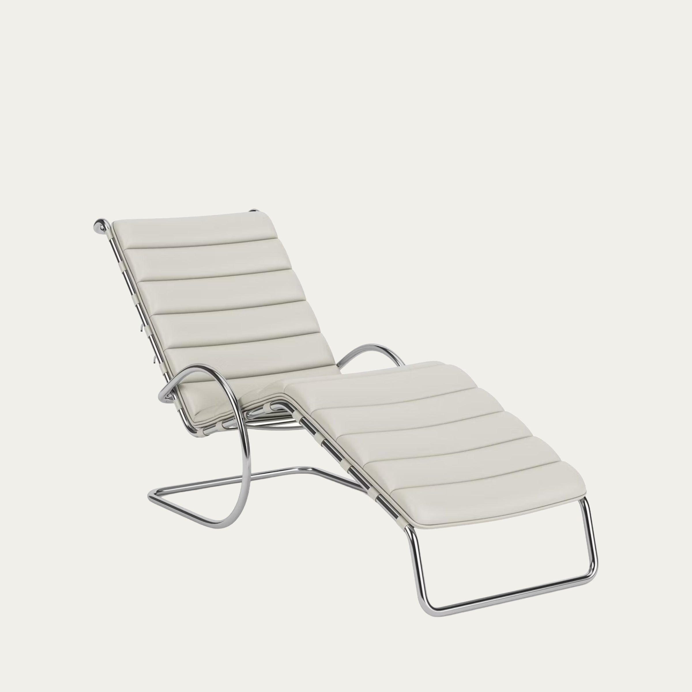 Seitenansicht der MR Adjustable Chaise Longue von Mies van der Rohe mit weißer Lederpolsterung und verstellbarem Chromrohrgestell