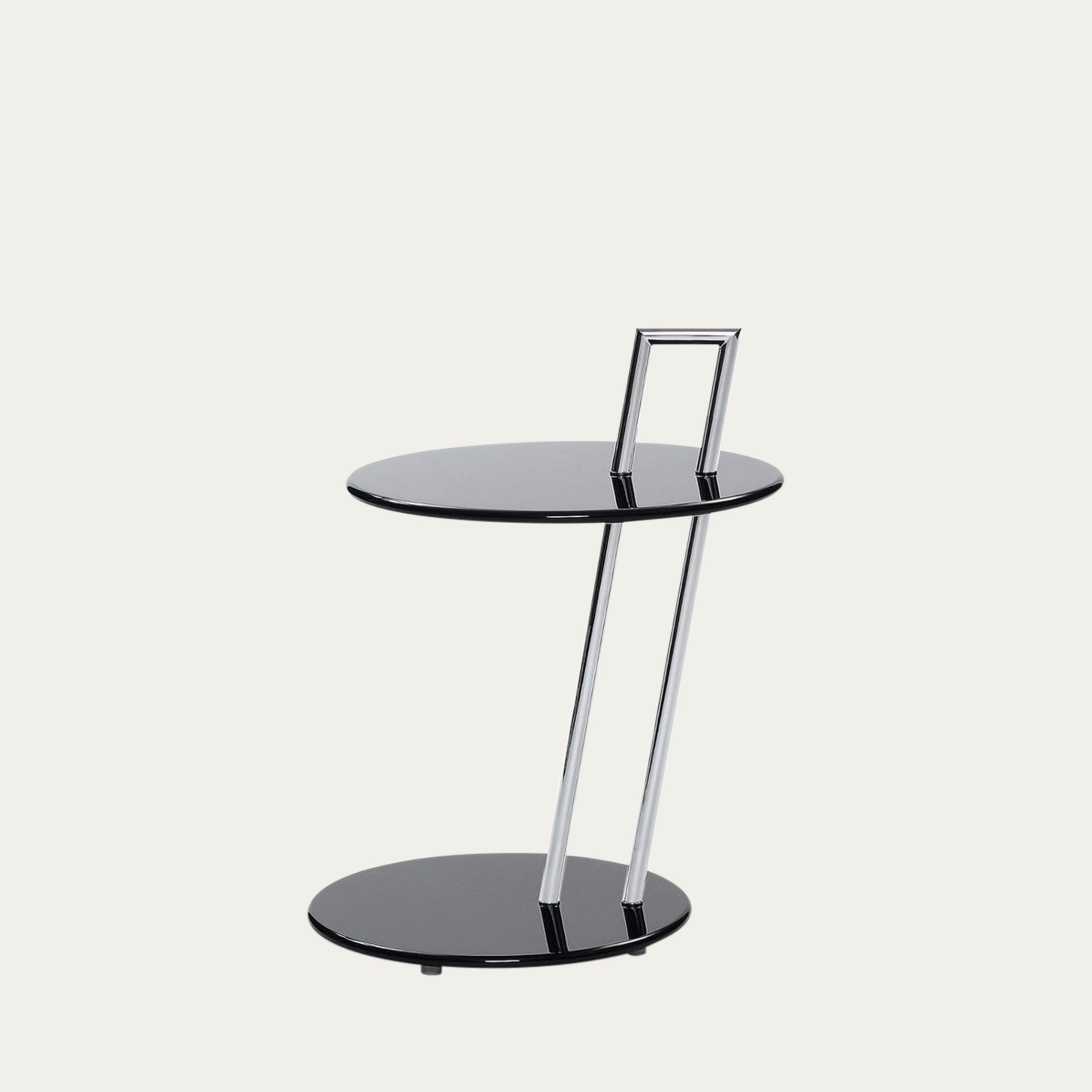 Occasional Table von Eileen Gray 1927 in runder Ausführung mit schwarzer Lackoberfläche und verchromtem Stahlgestell
