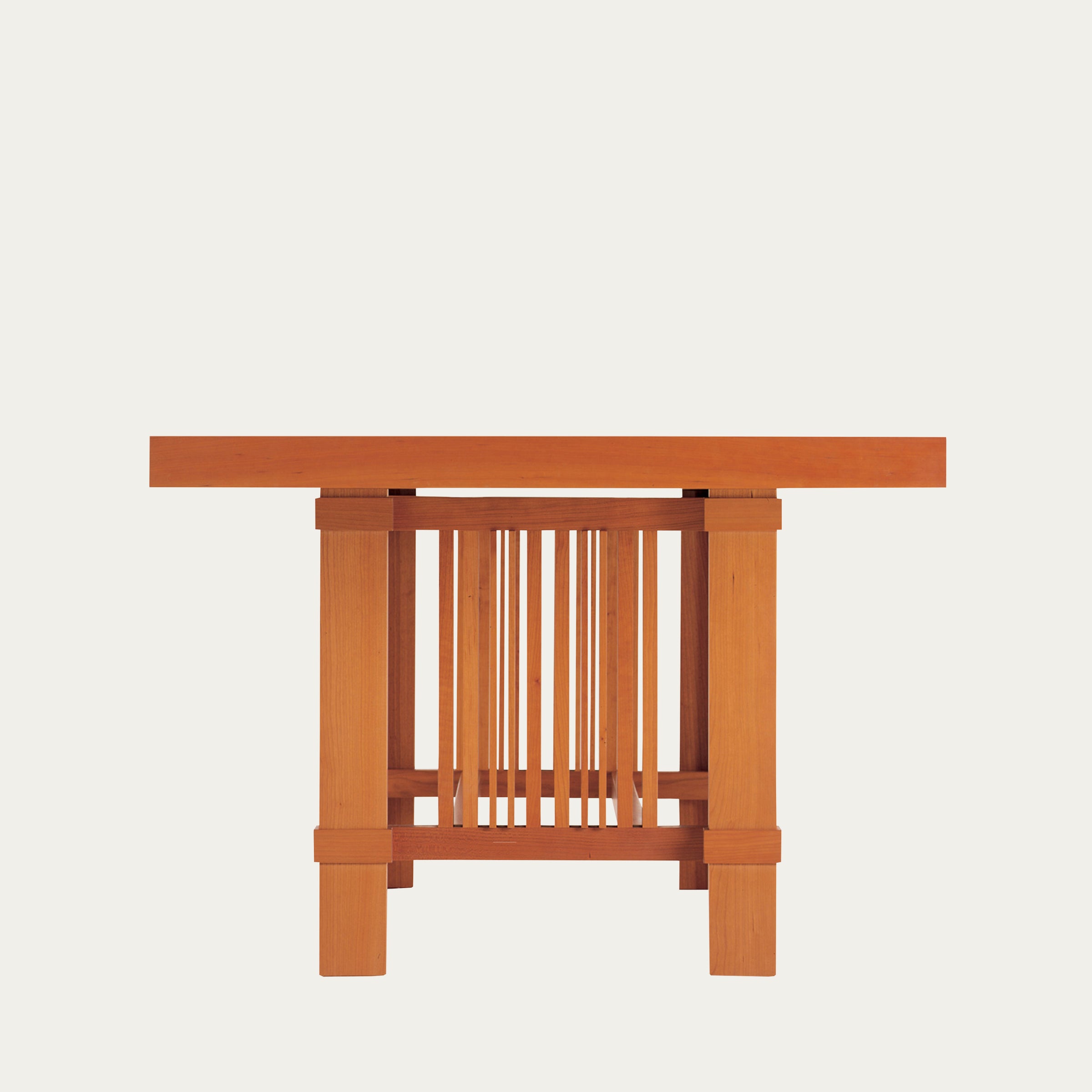 Frontansicht des Taliesin Tisches von Frank Lloyd Wright mit vertikalem Lamellenelement unter der Tischplatte