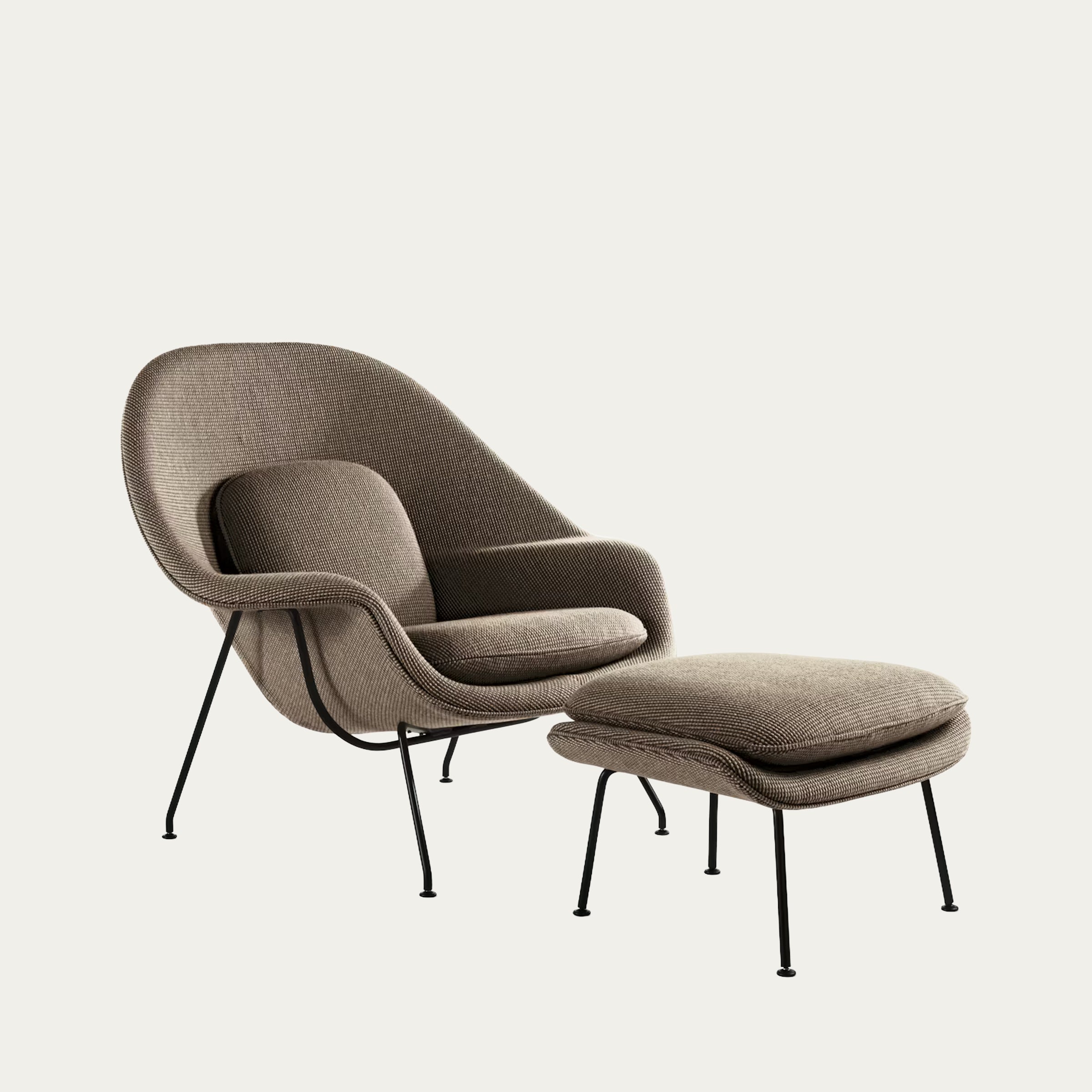 Womb Chair von Eero Saarinen 1948 mit passender Ottomane, gepolsterter Formsessel mit schwarzem Metallgestell