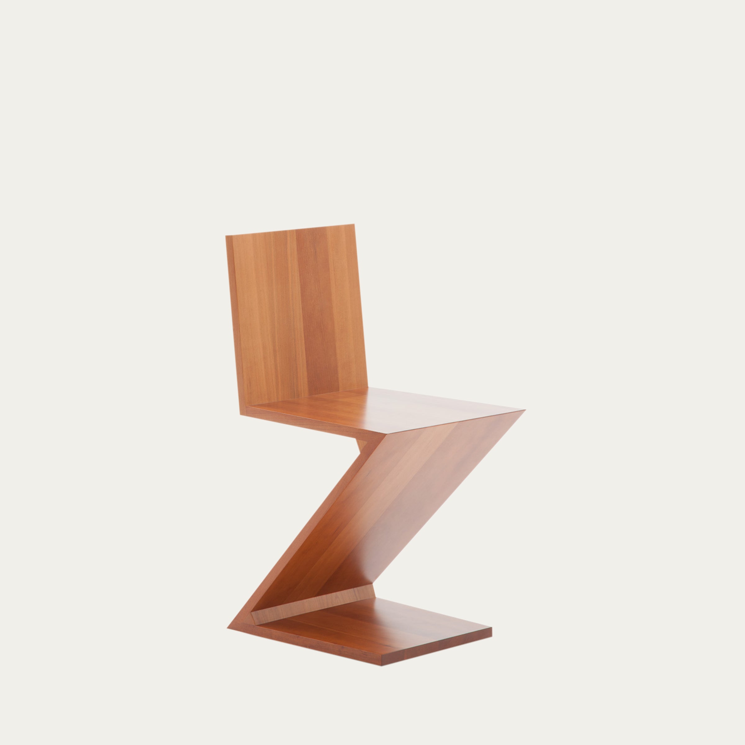 Zig Zag Stuhl von Gerrit Thomas Rietveld in natürlicher Holzoptik – klassischer Z-förmiger Stuhl von 1934