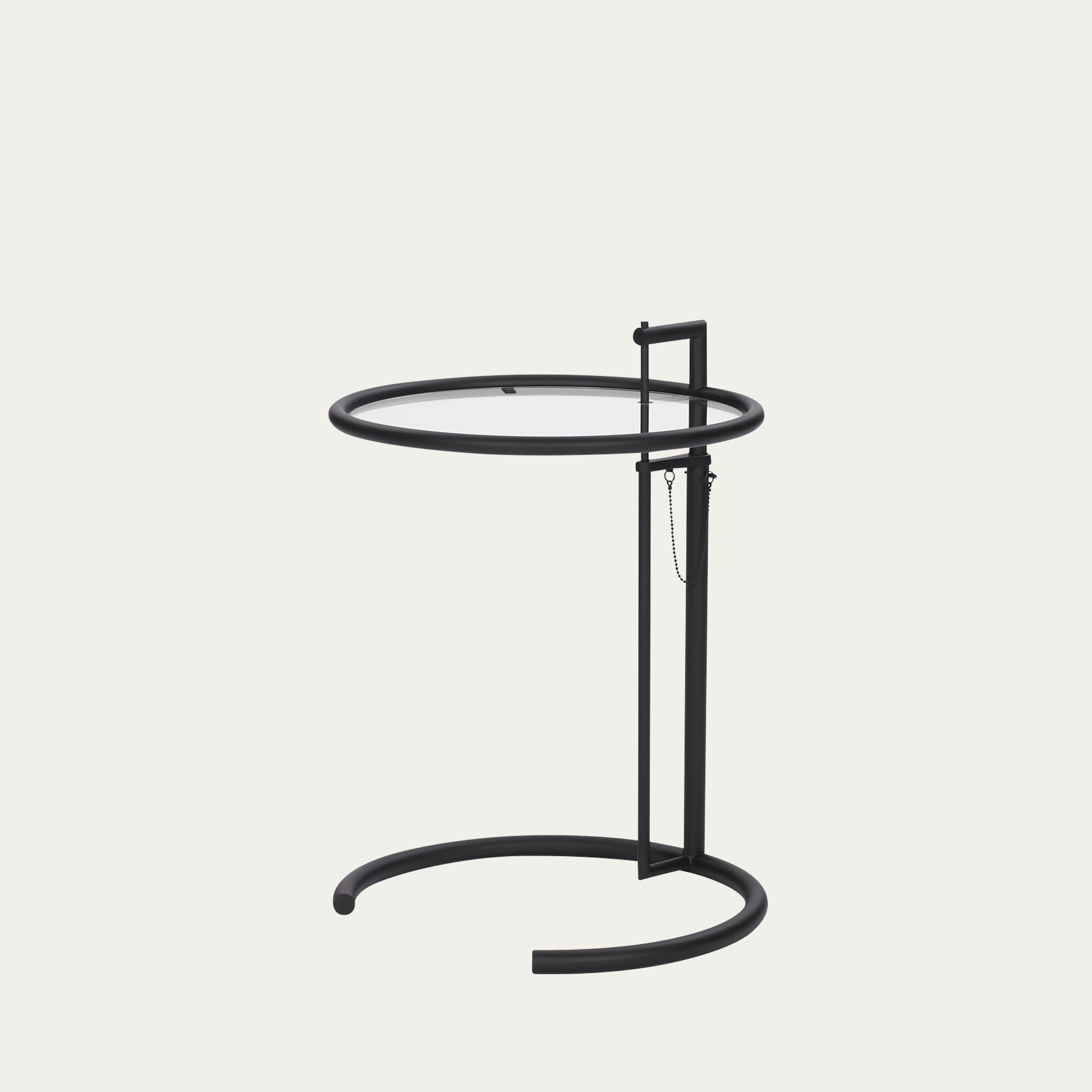 Ikonischer Adjustable Table E1027 von Eileen Gray mit höhenverstellbarer Glasplatte und schwarzem Stahlgestell