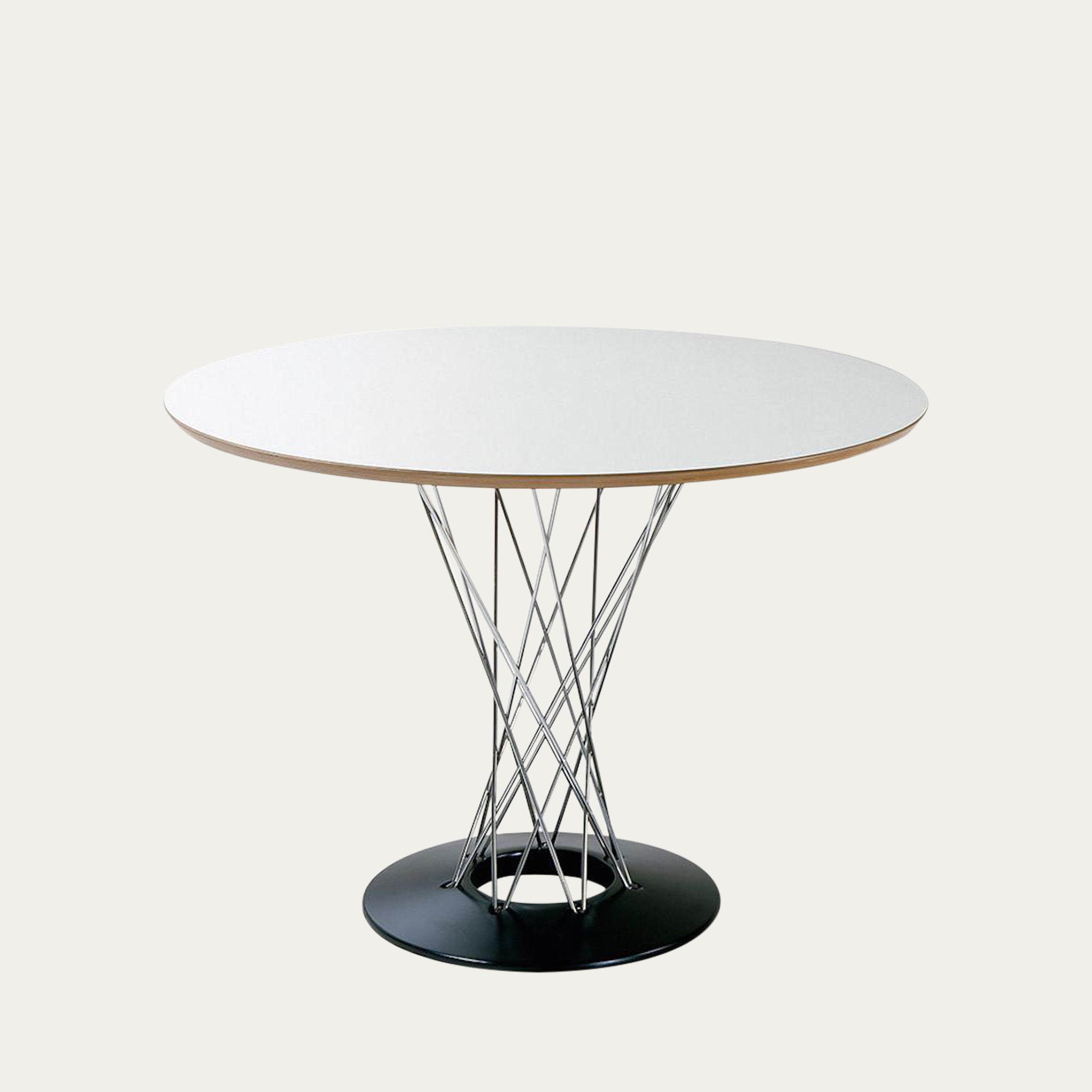 Cyclone Tisch von Isamu Noguchi mit weißer runder Tischplatte und skulpturalem, gedrehtem Drahtfuß auf schwarzem Sockel
