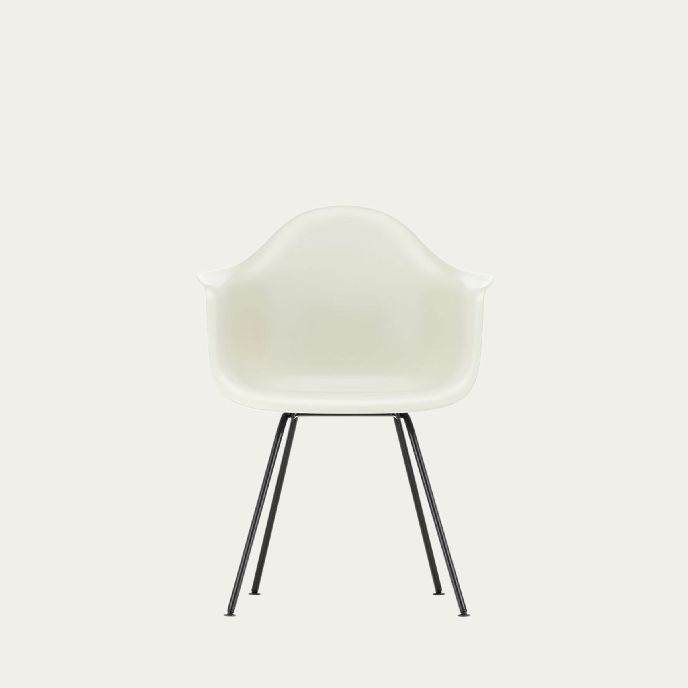 DAX Armlehnstuhl von Charles & Ray Eames mit heller Fiberglas-Sitzschale und minimalistischem Vierbeingestell aus Metall