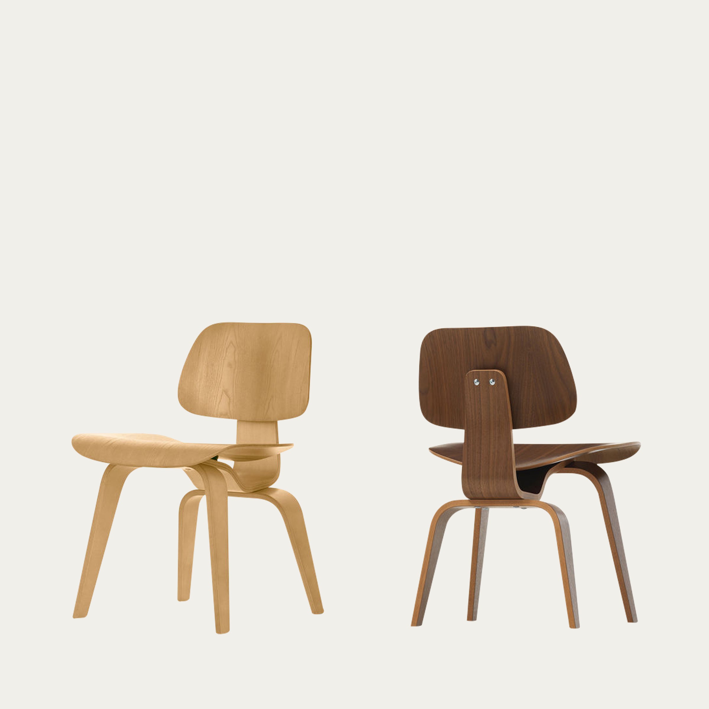 DCW Designstuhl von Charles & Ray Eames mit Sitz und Rückenlehne aus Formsperrholz und elegant geschwungenem Holzgestell