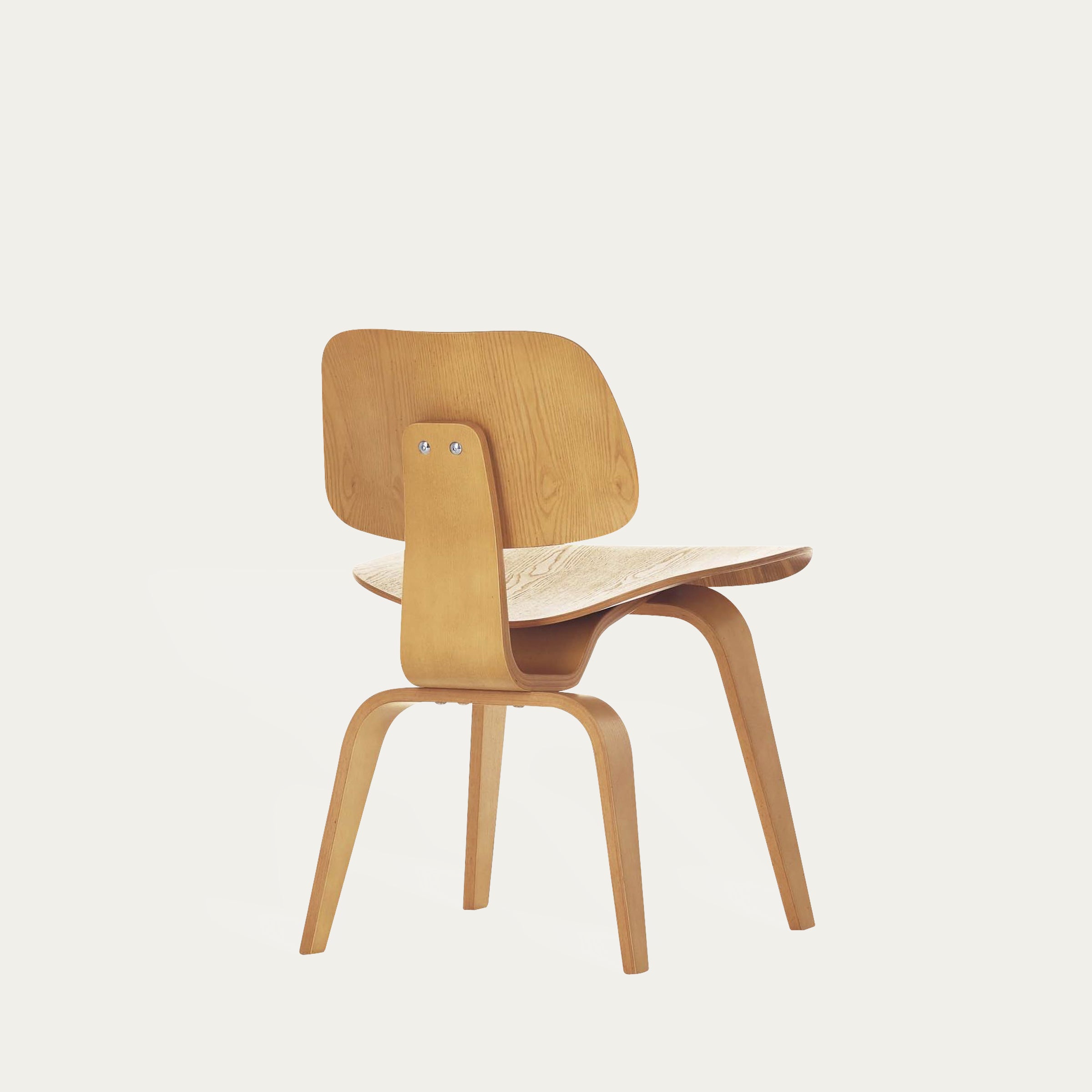 DCW Stuhl von Charles & Ray Eames aus geformtem Holz mit skulpturalem Holzgestell und ergonomischer Sitzschale im frühen Mid-Century-Design