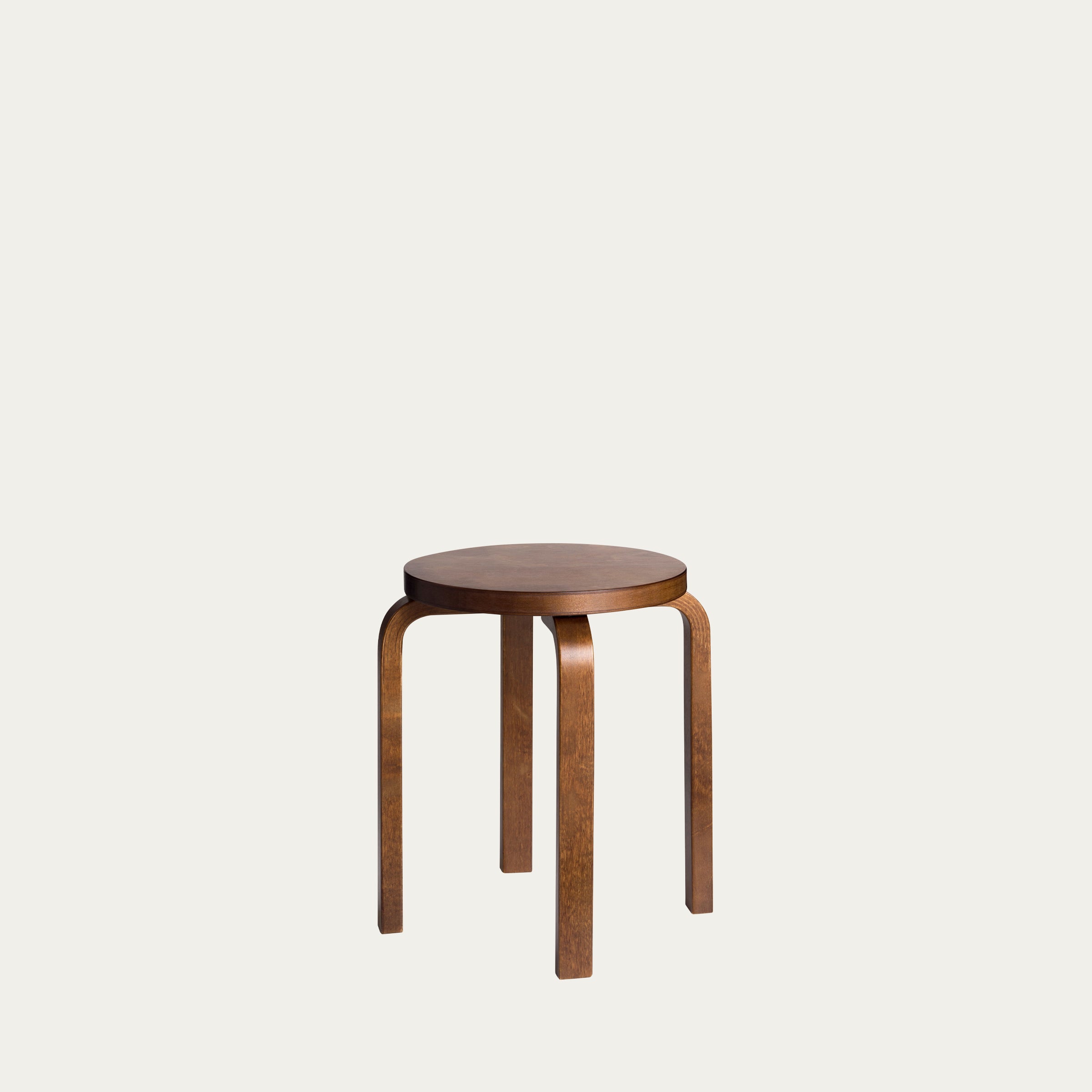 Brauner E60 Hocker von Alvar Aalto 1934 aus gebogenem Holz mit warmem Ton