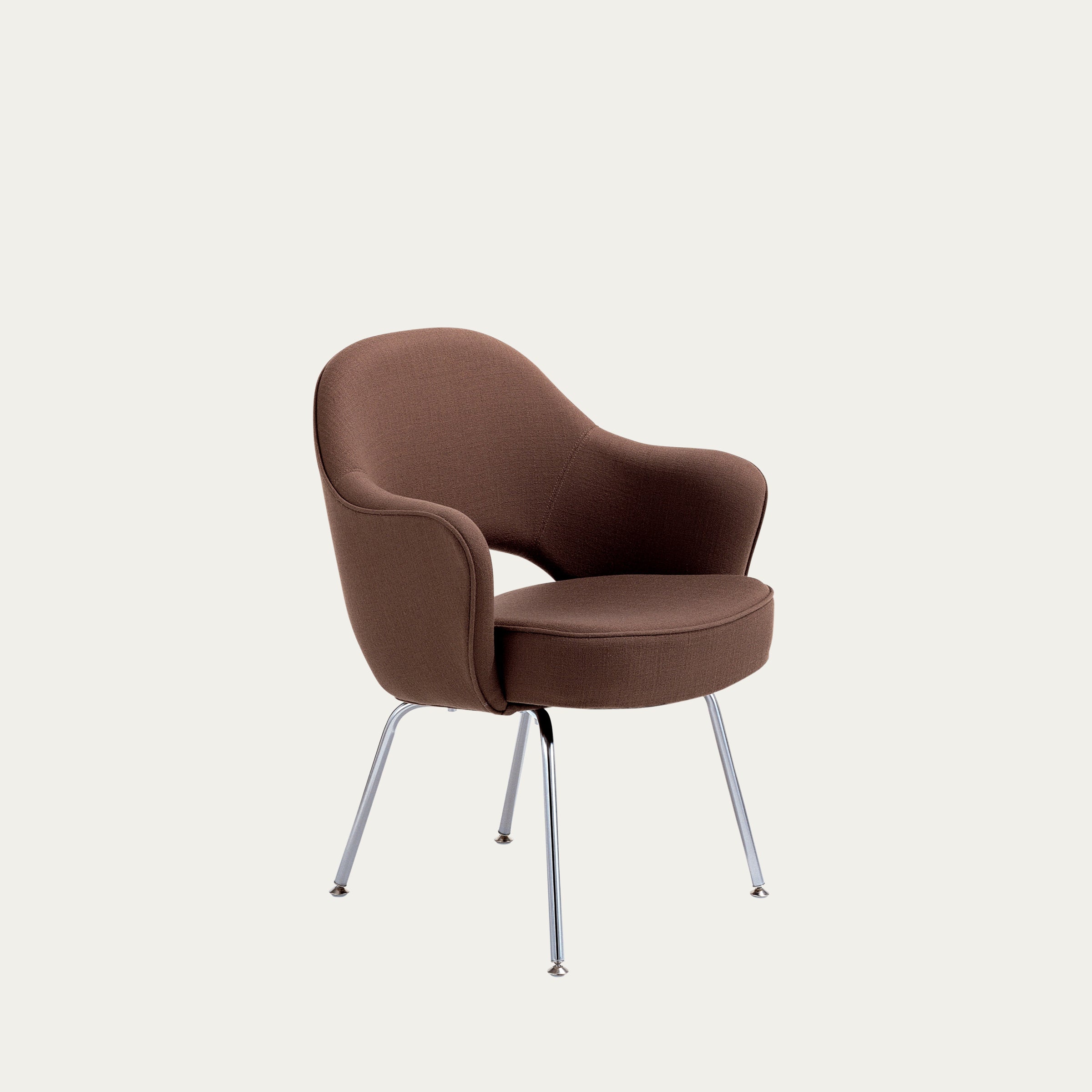 Executive Chair von Eero Saarinen 1946 mit vollständig gepolsterter Sitzschale und schlanken Metallbeinen, Designklassiker der Moderne