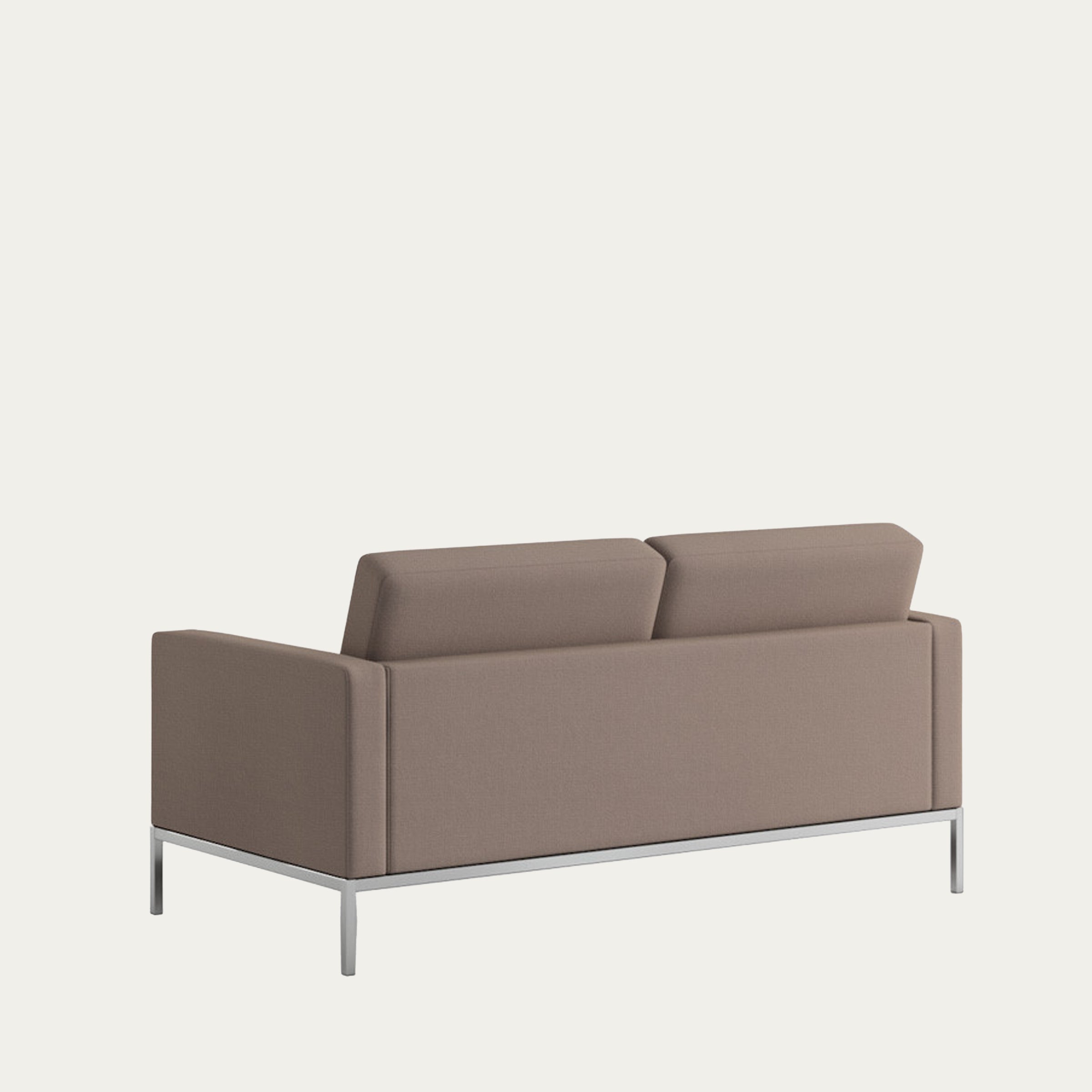 Rückansicht des Florence Knoll Sofas von 1954 in taupefarbenem Stoff mit klaren, geraden Linien und Metallgestell