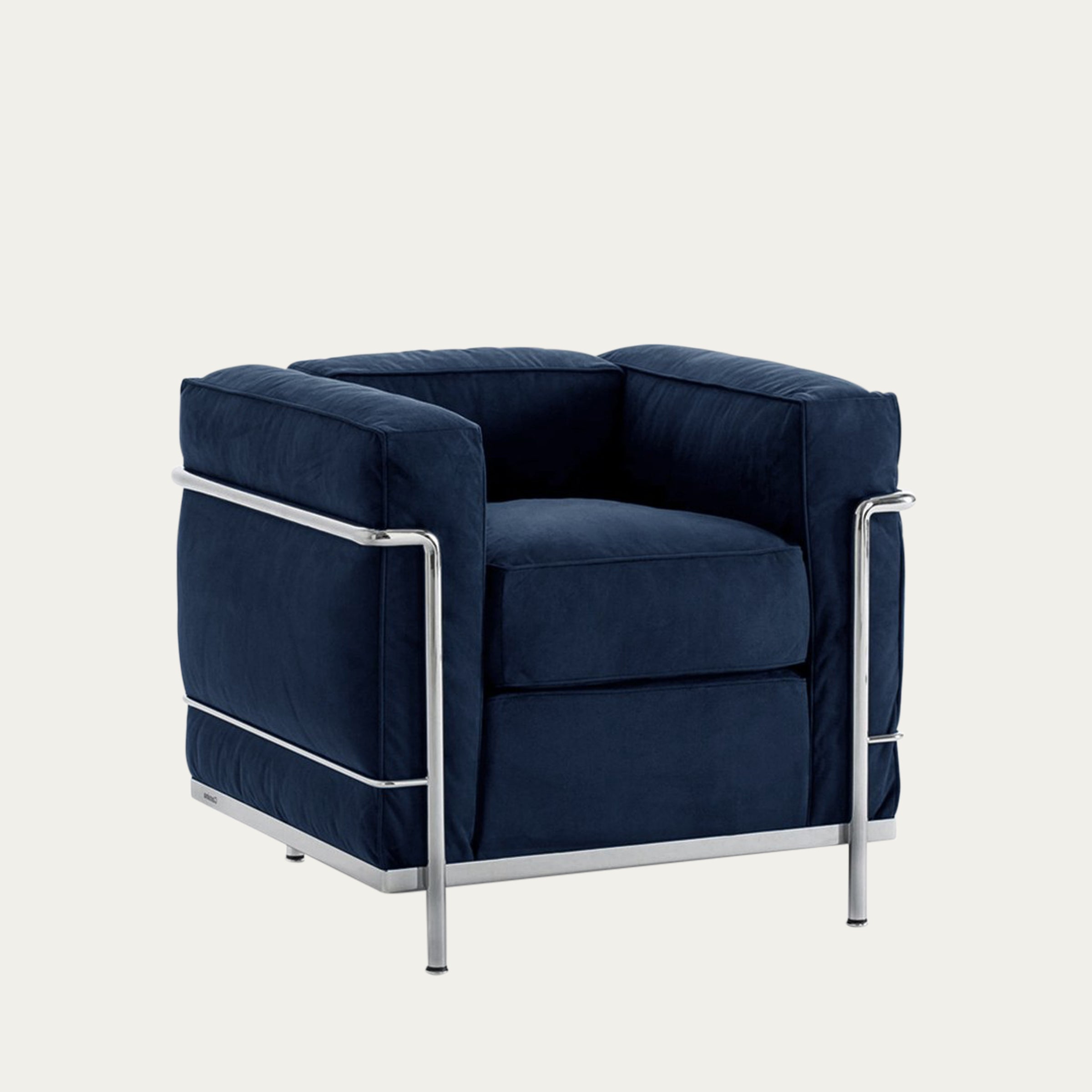 Dunkelblauer LC2 Petit Modèle Sessel von Le Corbusier mit weichem Stoffbezug und verchromtem Rahmen