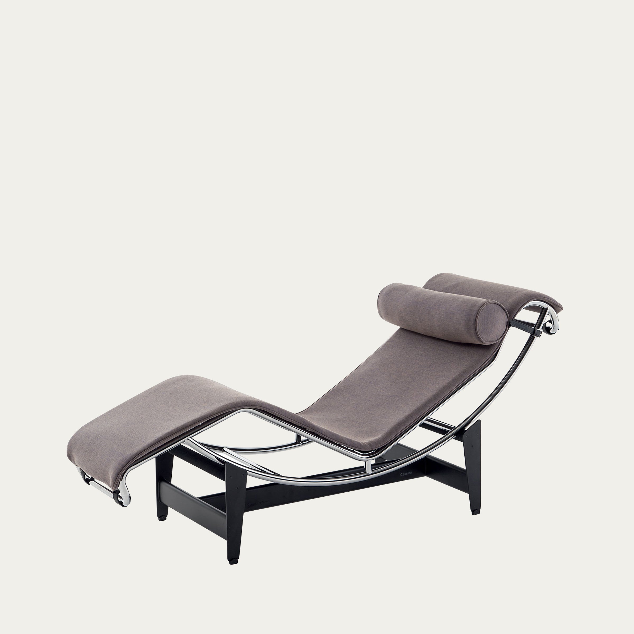 LC4 Chaise Longue von Le Corbusier – verstellbare Liege mit grauer Stoffauflage und Nackenrolle