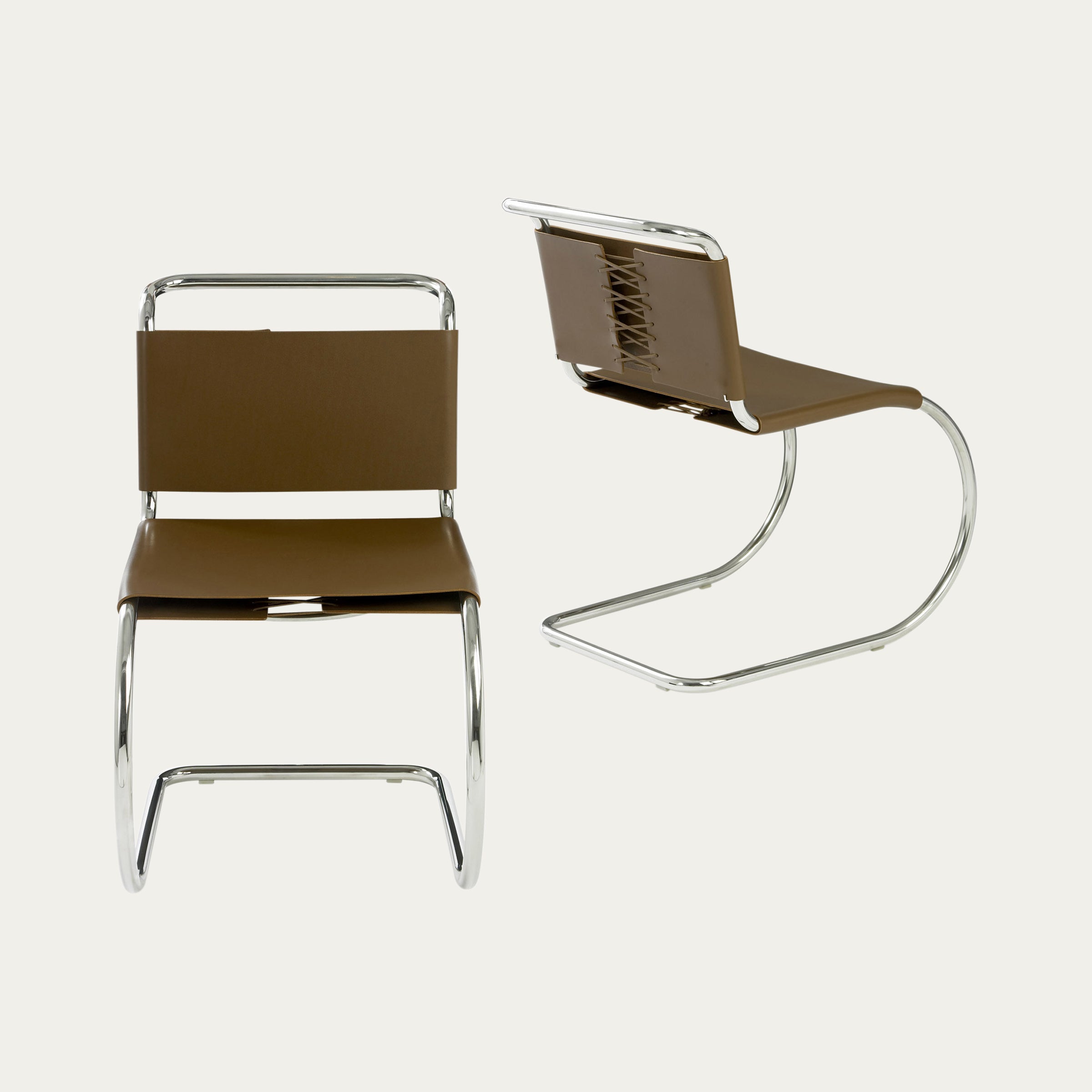MR Freischwinger-Stuhl von Ludwig Mies van der Rohe, zwei Perspektiven: Vorderansicht und rückseitige Dreiviertelansicht in braunem Leder