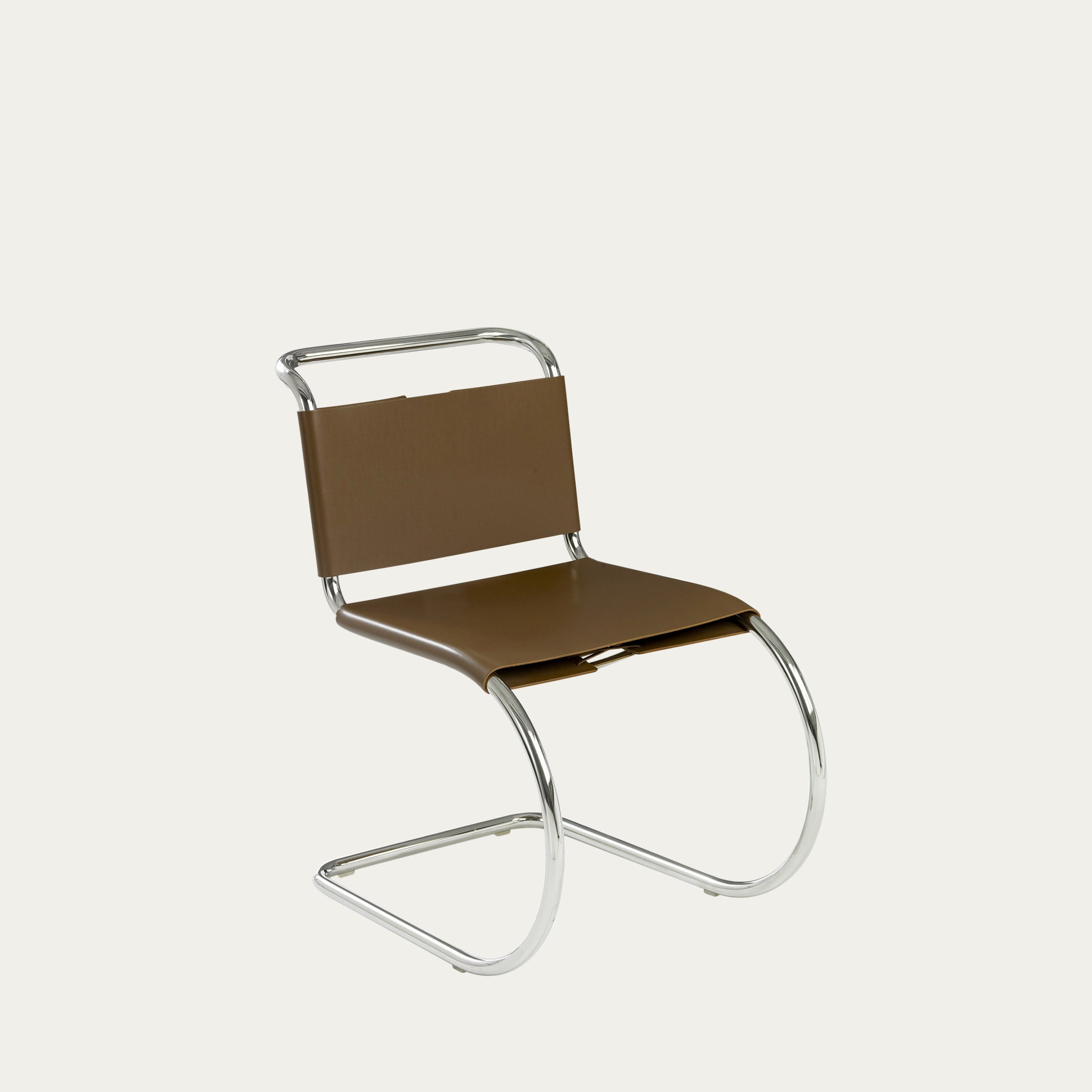 MR Freischwinger-Stuhl mit braunem Lederbezug von Ludwig Mies van der Rohe, seitlich gezeigt mit Stahlrohrrahmen