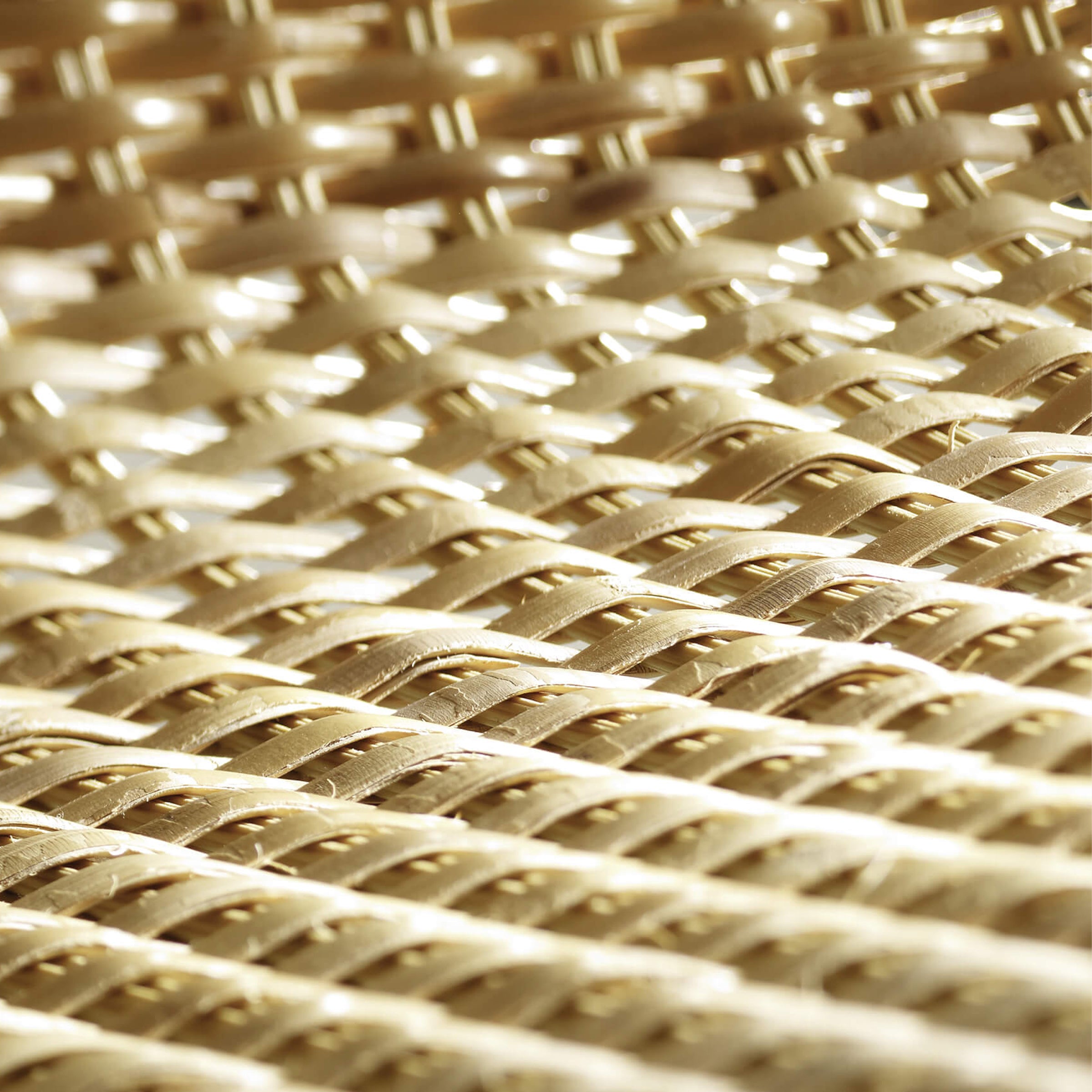 Detailansicht der Rattanstruktur des MR Chairs – eng geflochtenes Naturmaterial in hochwertiger Verarbeitung