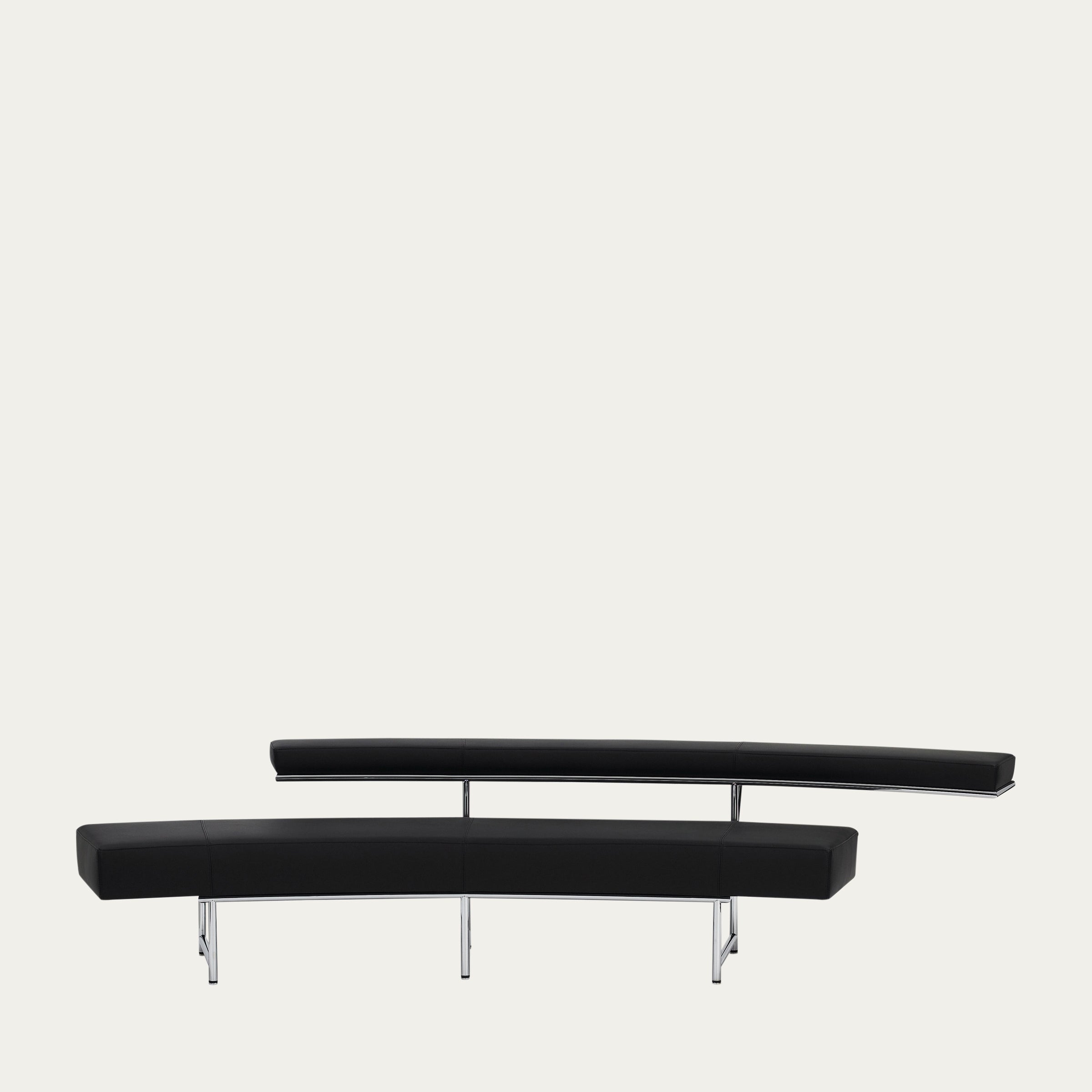 Monte Carlo Bank von Eileen Gray 1929 mit klarer Geometrie, schwarzer Polsterung und Stahlrahmen