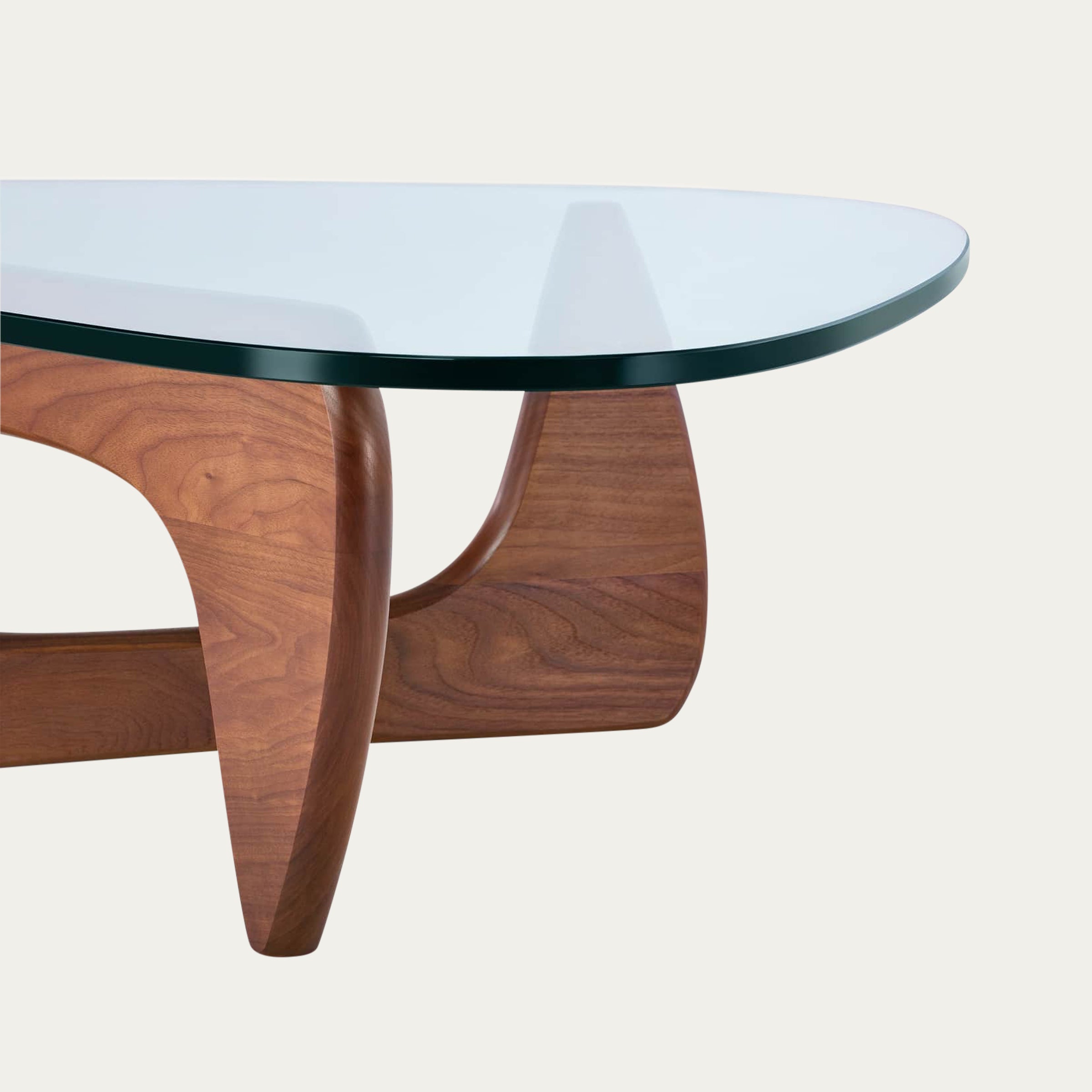 Detailansicht des Noguchi Coffee Tables mit Glasplatte und organisch geformtem Holzgestell