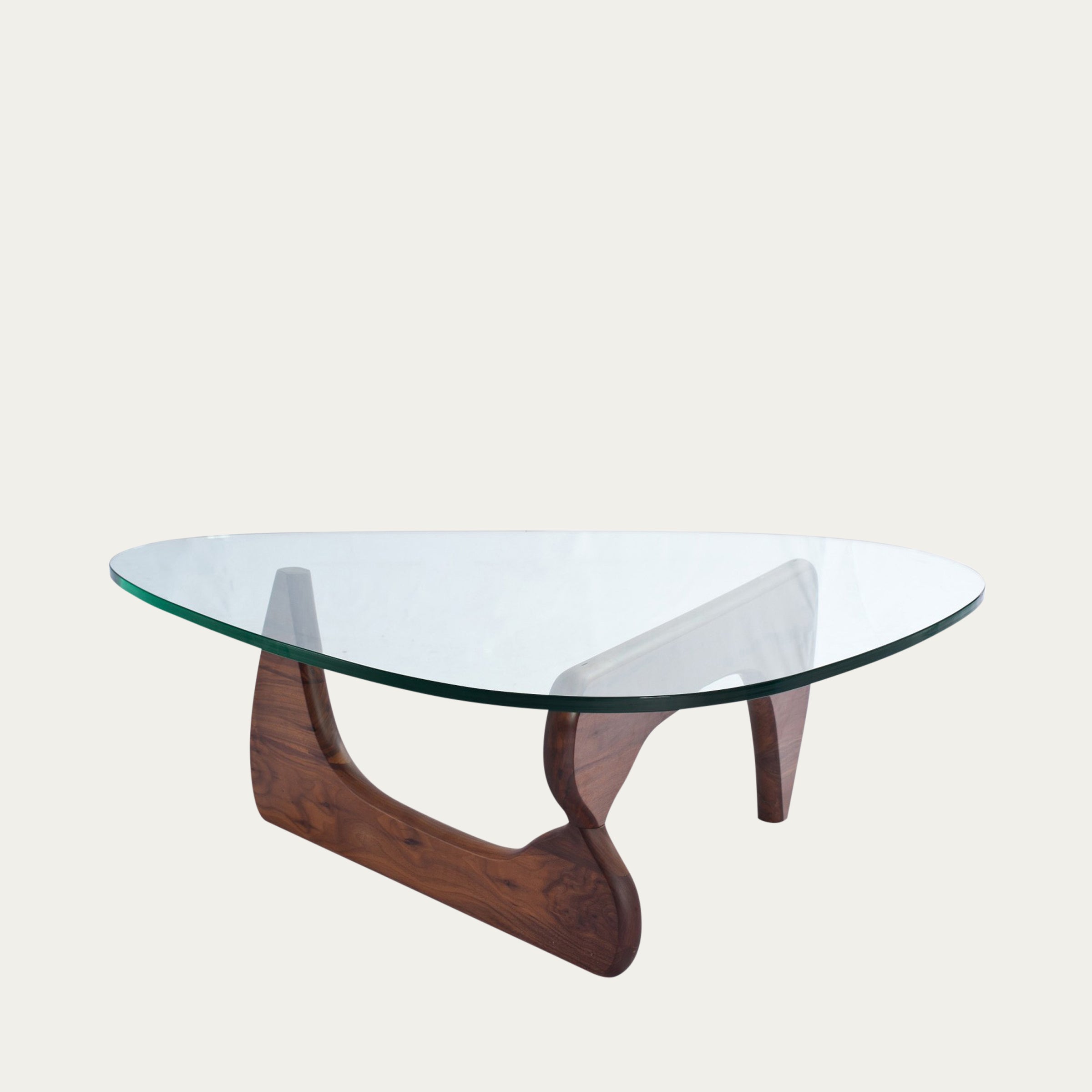 Noguchi Coffee Table mit klarer, organisch geformter Glasplatte und Holzsockel