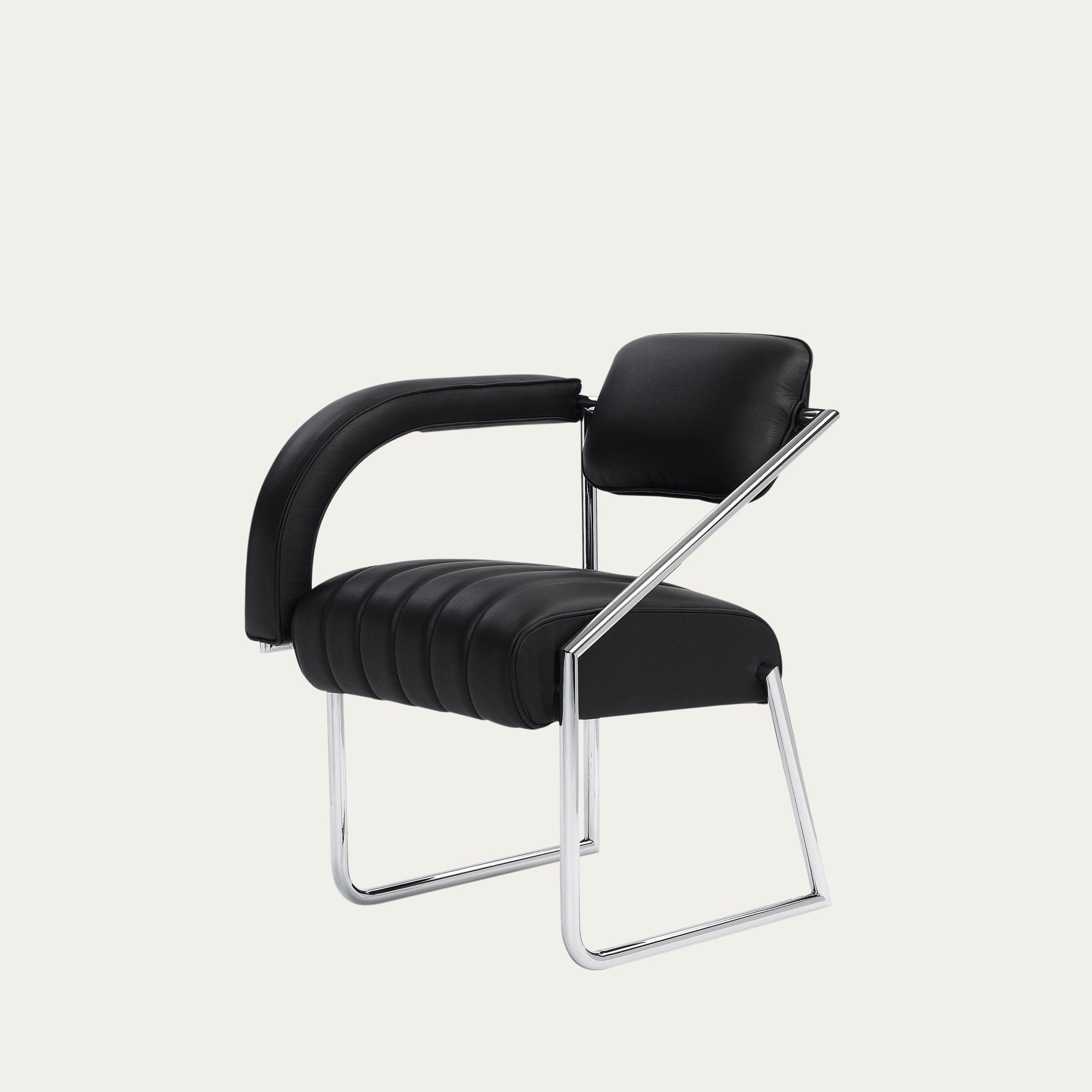 Non Conformist Sessel von Eileen Gray 1926 mit schwarzer Polsterung, asymmetrischer Armlehne und verchromtem Stahlrohrgestell