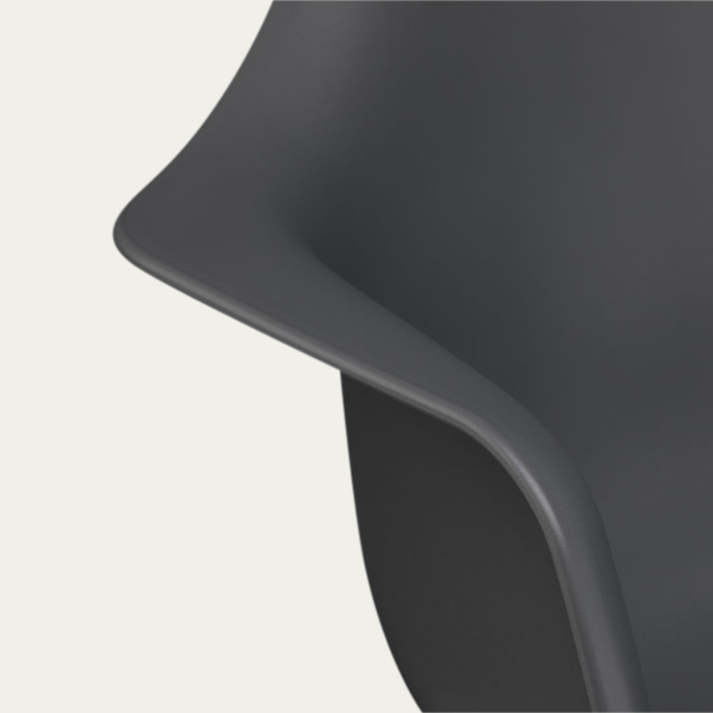 Detailansicht der organisch geformten Sitzschale des RAR Schaukelstuhls von Charles & Ray Eames