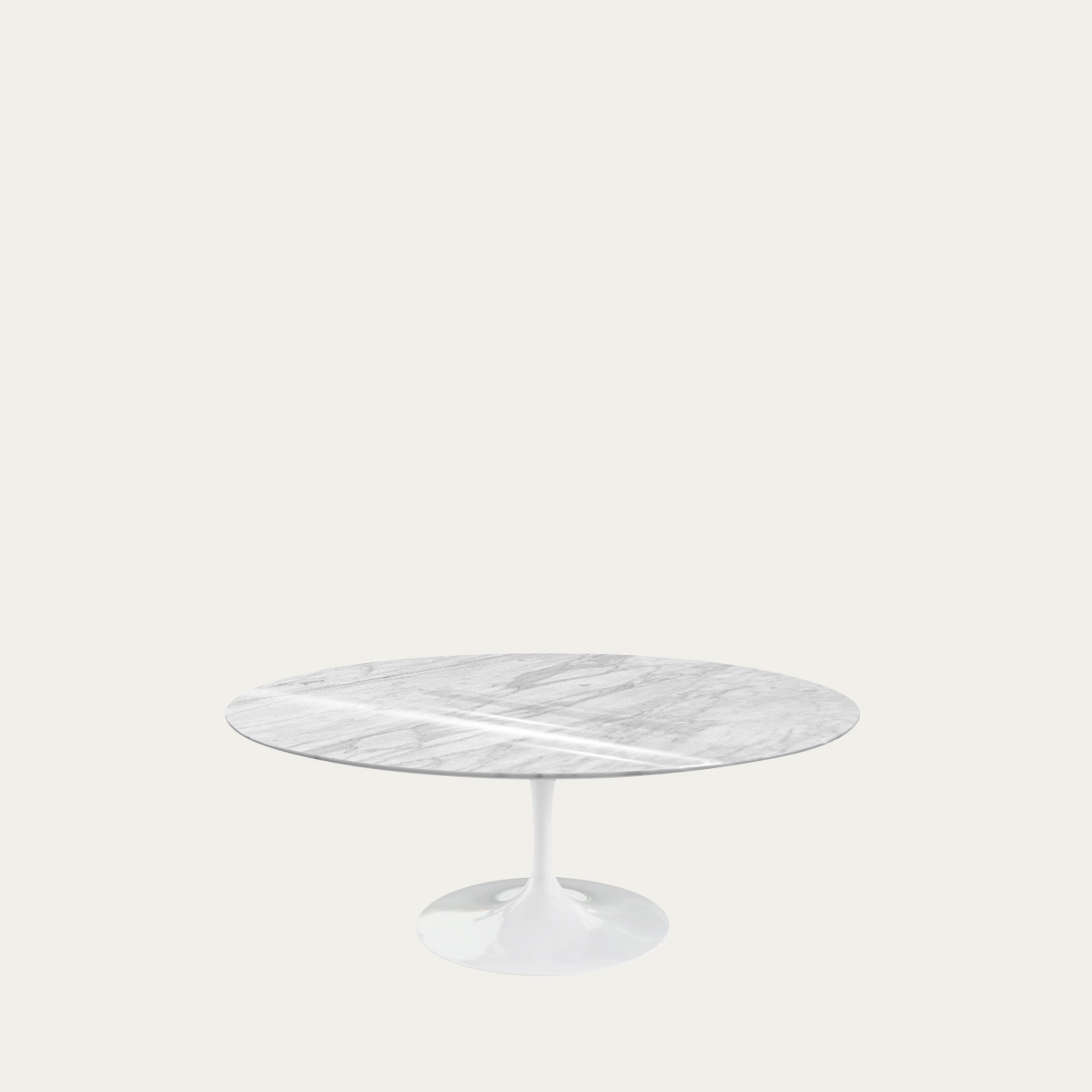 Tulip Coffee Table von Eero Saarinen 1957 mit weißer Marmorplatte und charakteristischem Tulpenfuß