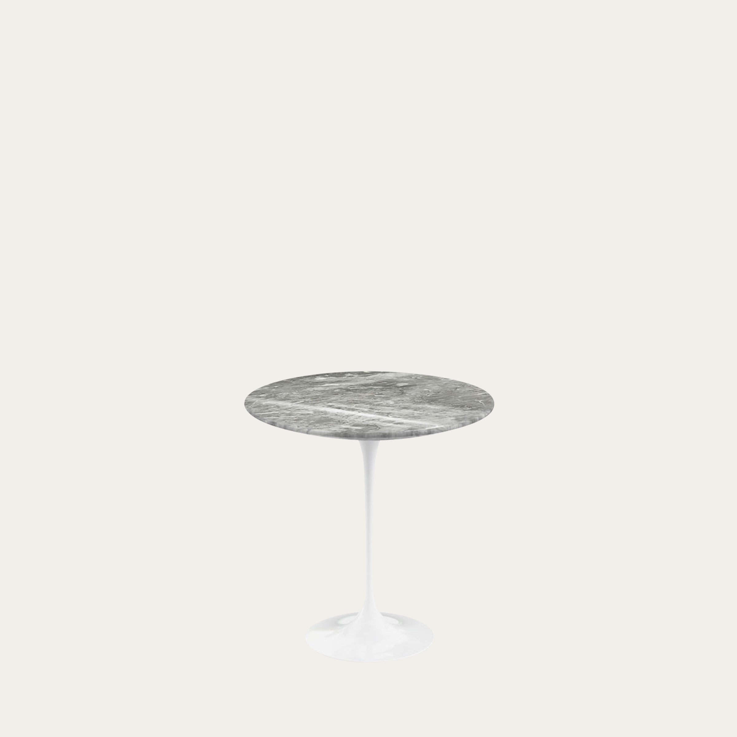 Tulip Side Table von Eero Saarinen 1957 mit grauer Marmorplatte und weißem Sockel