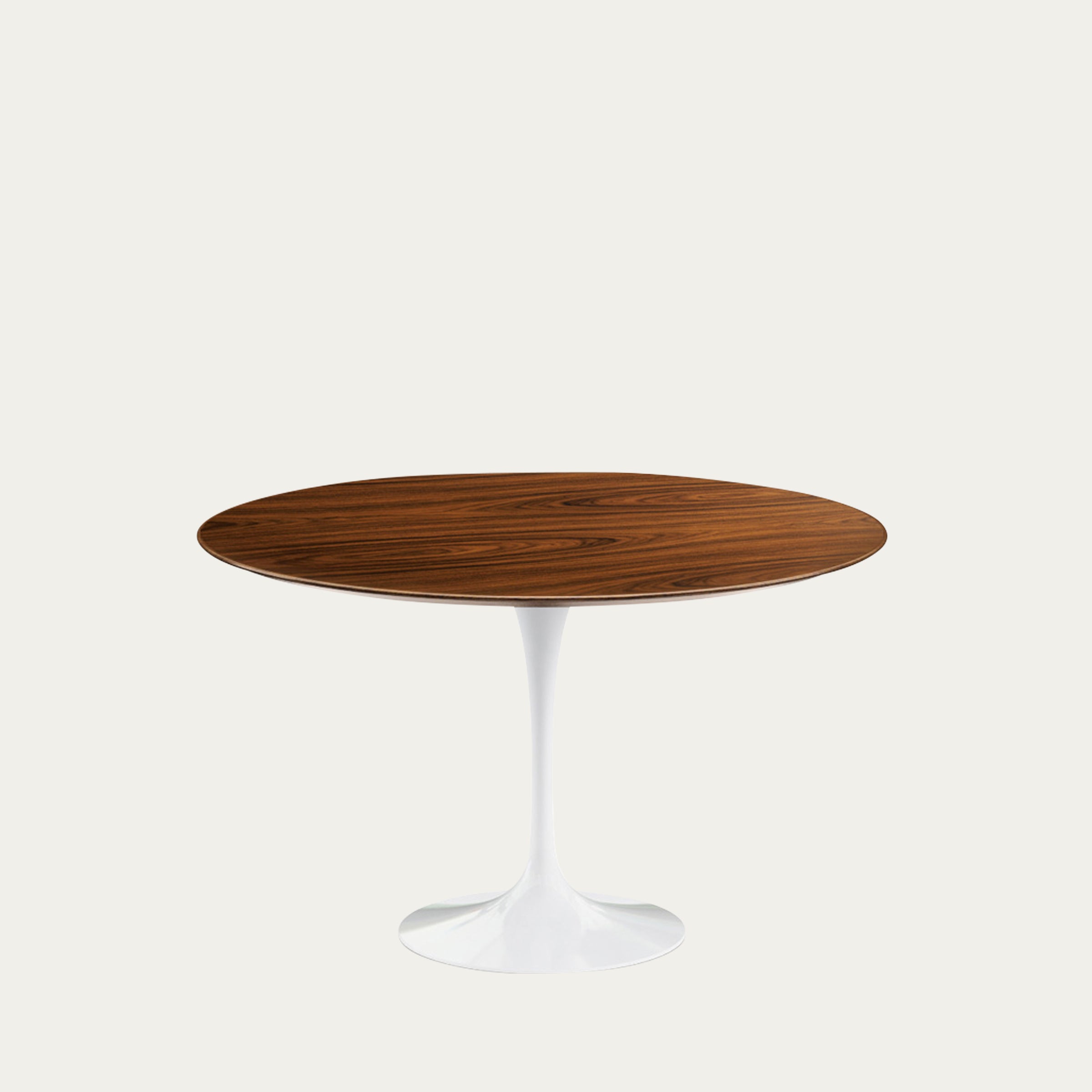 Runder Tulip Table von Eero Saarinen 1957 mit edler Nussbaum-Tischplatte und ikonischem weißem Tulpenfuß