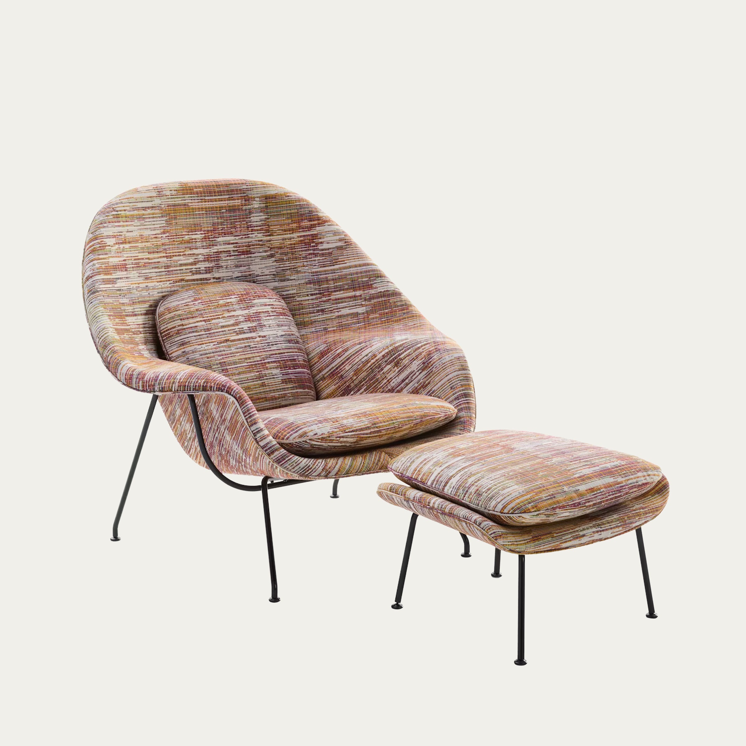 Womb Chair von Eero Saarinen 1948 mit mehrfarbigem Stoff und Ottomane, komfortabler Design-Loungesessel